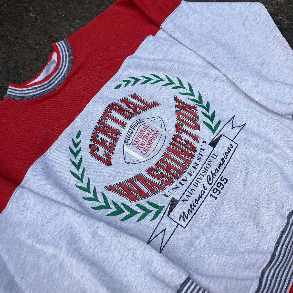 Vintage VTG 1995 Central Washington University Crewneck Size US M / EU 48-50 / 2 - 5 Thumbnail