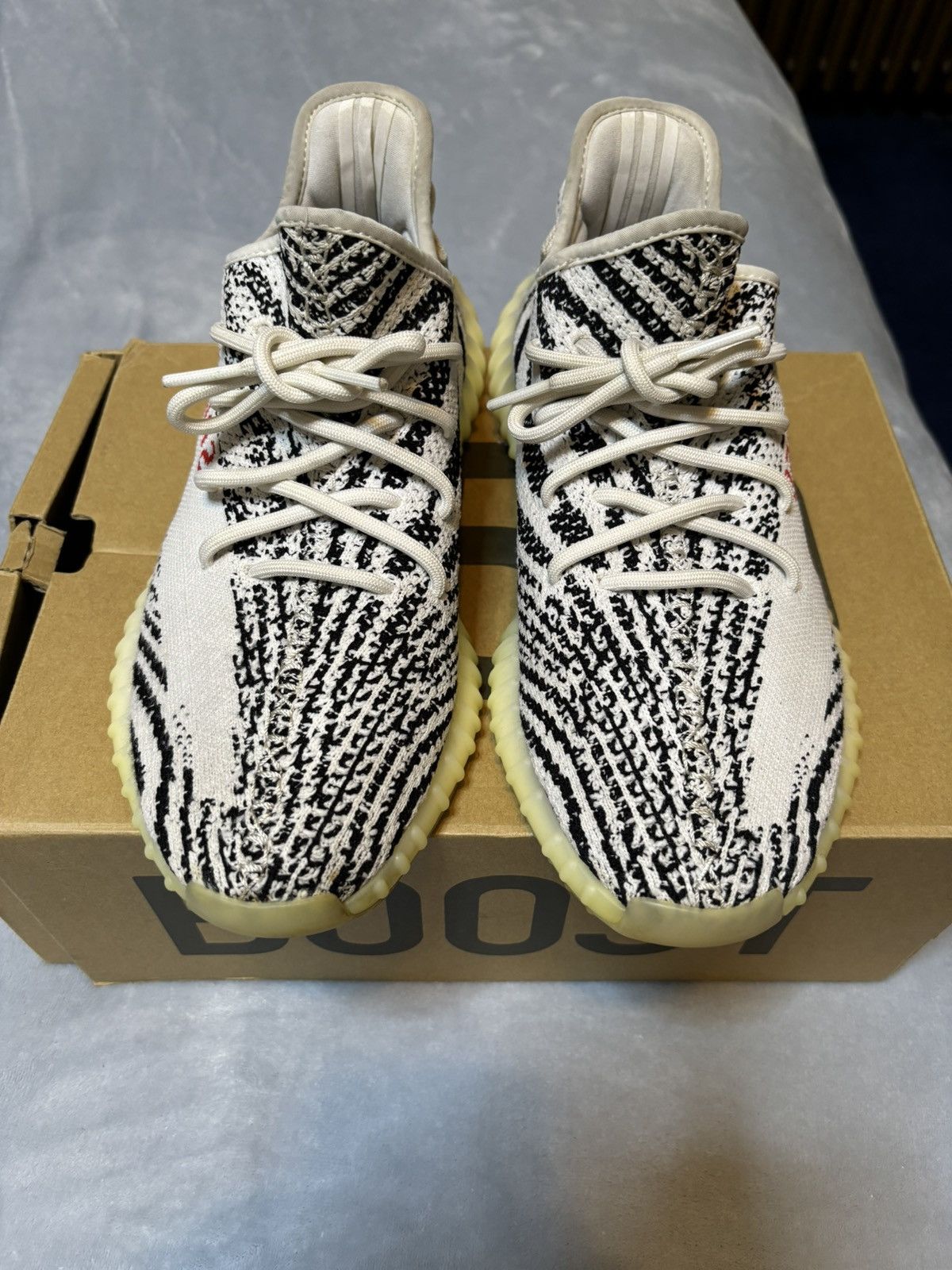 Adidas Adidas Yeezy Boost 350 V2 Low Zebra 2017 Size 9.5 Size US 9.5 / EU 42-43 - 2 Thumbnail