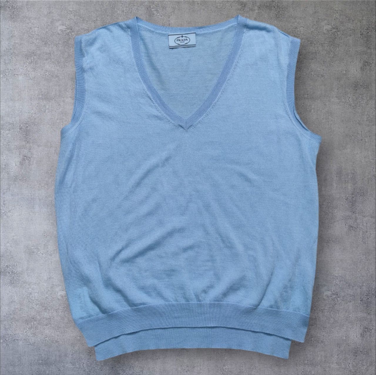 Prada Prada wool light vest tank top Size M / US 6-8 / IT 42-44 - 1 Thumbnail