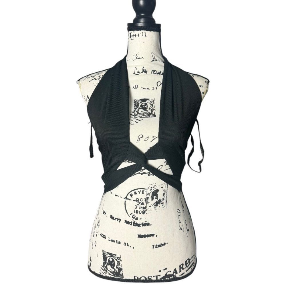 Shein SHEIN Black Twist Front Cut Out Crop Halter Top - Size S (NW Size S / US 4 / IT 40 - 1 Thumbnail