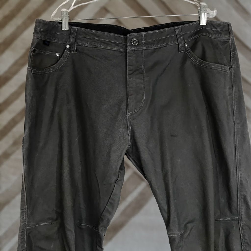 Vintage KUHL Mens Pants Gray Cargo Work Casual Straight Leg 34x30 Pockets Wrinkle Resistant Easy Care 5-Pocket Chino Rydr Outdoor Hiking Vintage No Size US 36 / EU 52 - 1 Thumbnail