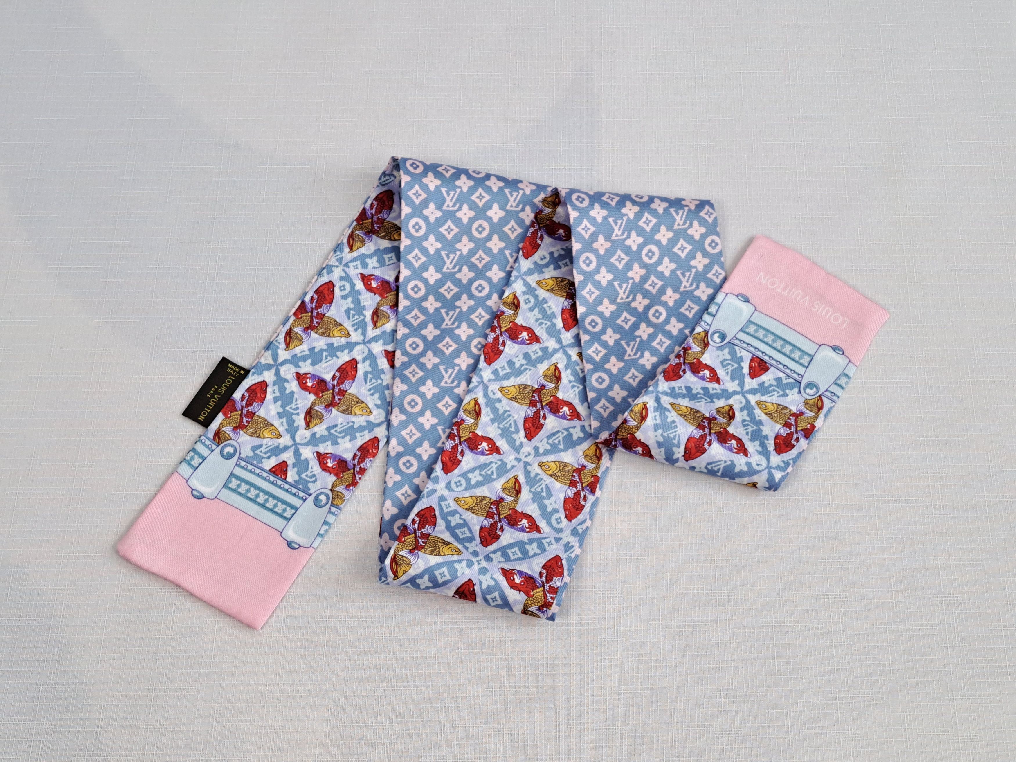 Louis Vuitton × Vintage LOUIS VUITTON monogram koi fish silk twilly/bandeau/scarf. Size ONE SIZE - 5 Thumbnail