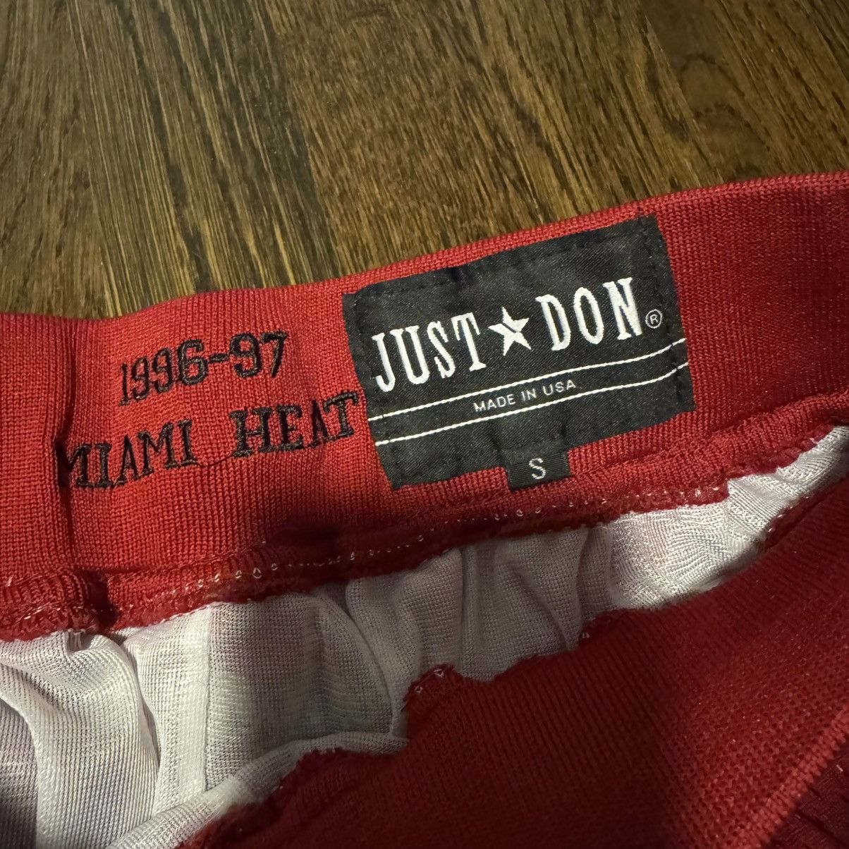 Other Miami Heat Don Shorts Size US 30 / EU 46 - 4 Thumbnail