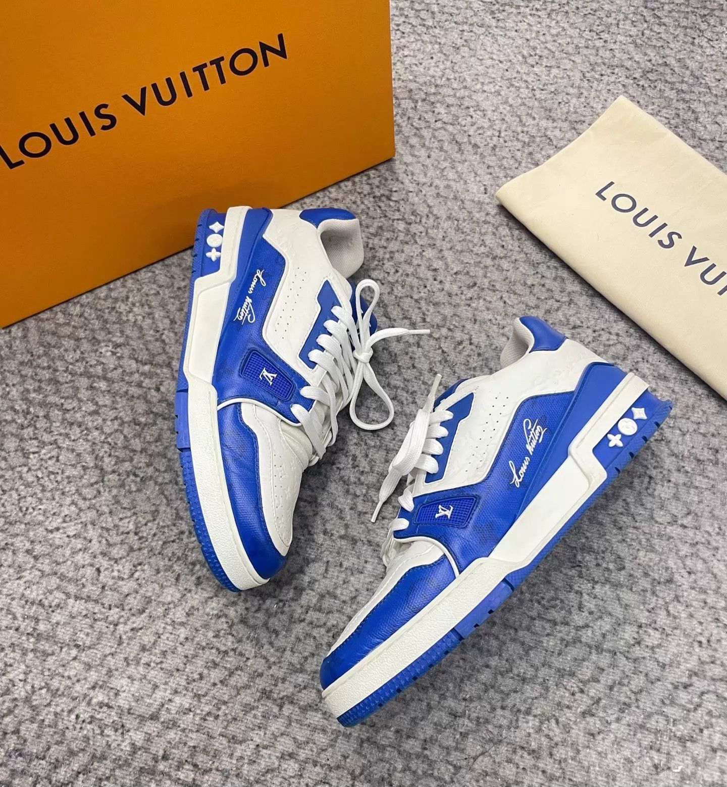 Louis Vuitton LV Trainer Klein Blue & White Sneakers US 7 Size US 7 / IT 37 - 4 Thumbnail