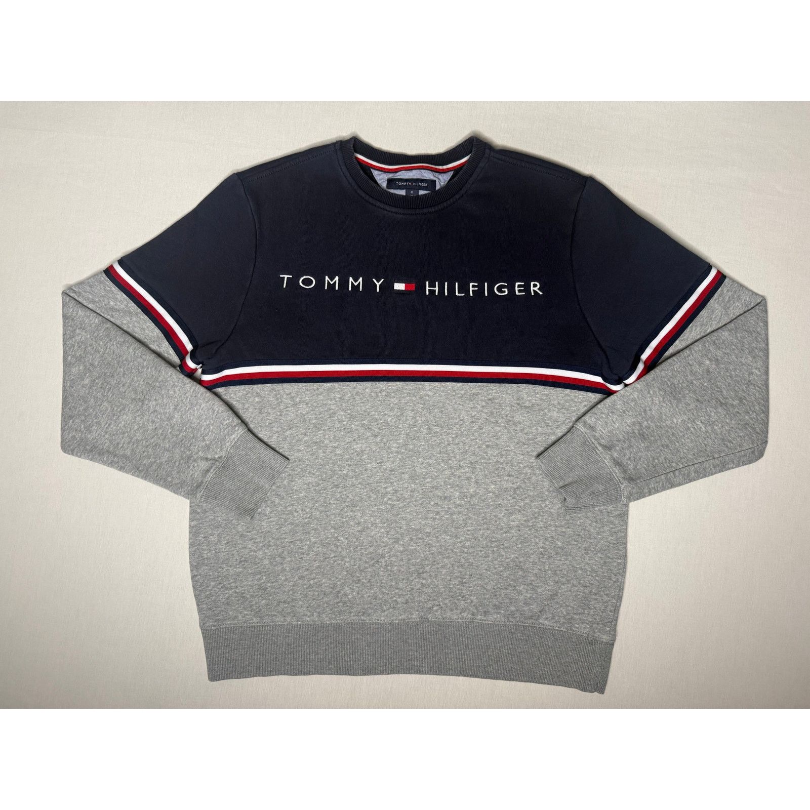 Tommy Hilfiger Tommy Hilfiger Color Block Crewneck Sweatshirt Medium Size US M / EU 48-50 / 2 - 1 Thumbnail