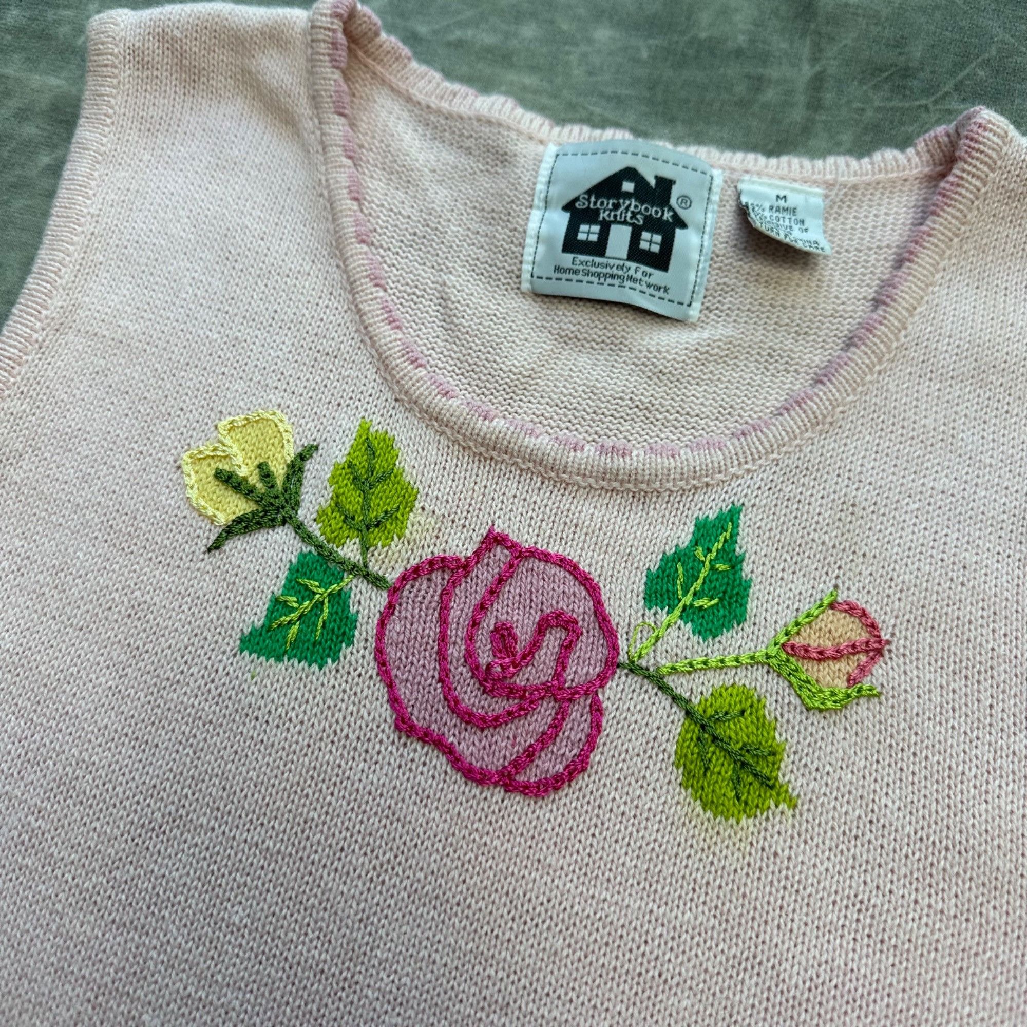 Vintage Vintage Y2K Flower Rose Embroidered Sleeveless Knit Sweater Size M / US 6-8 / IT 42-44 - 2 Thumbnail