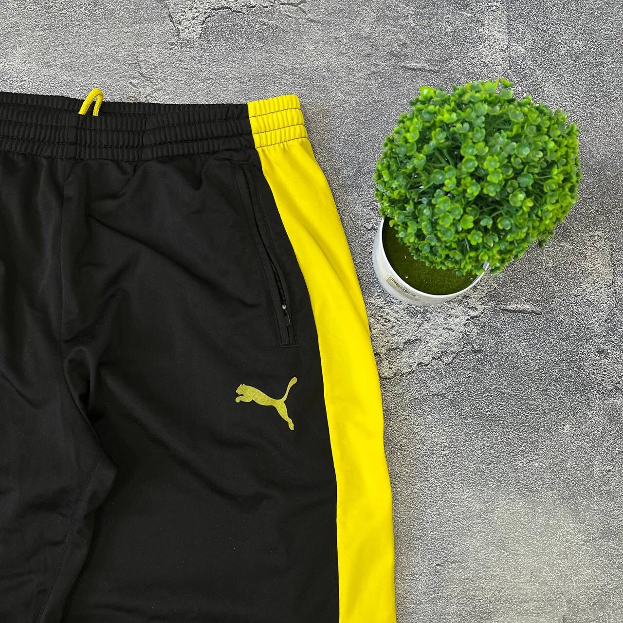Puma Vintage Men's Borussia Dortmund Black Training PumaTrack Size US 34 / EU 50 - 11 Thumbnail
