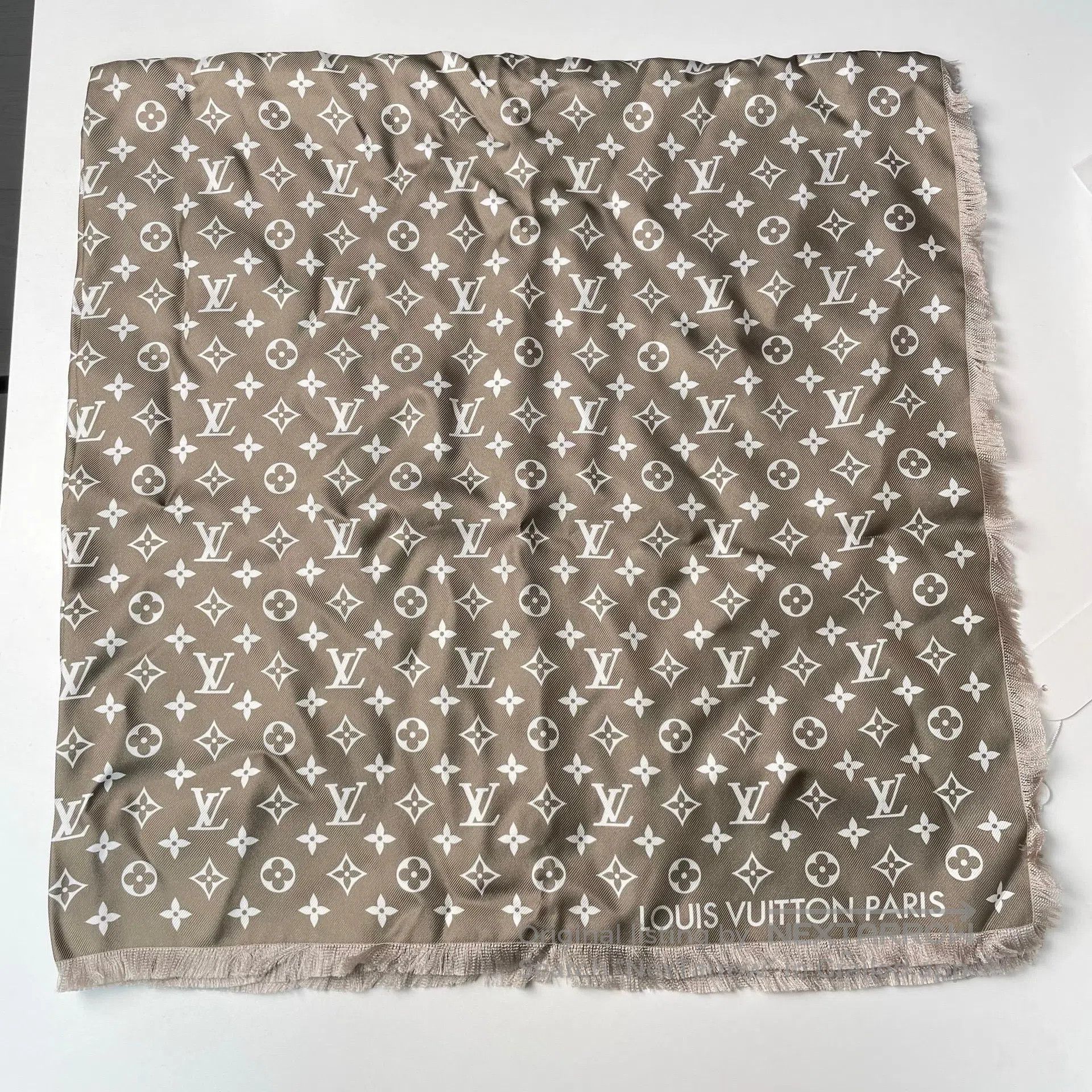 Louis Vuitton Louis Vuitton Coffee Brown Mulberry Silk Classic Fringe Sh Size ONE SIZE - 4 Thumbnail
