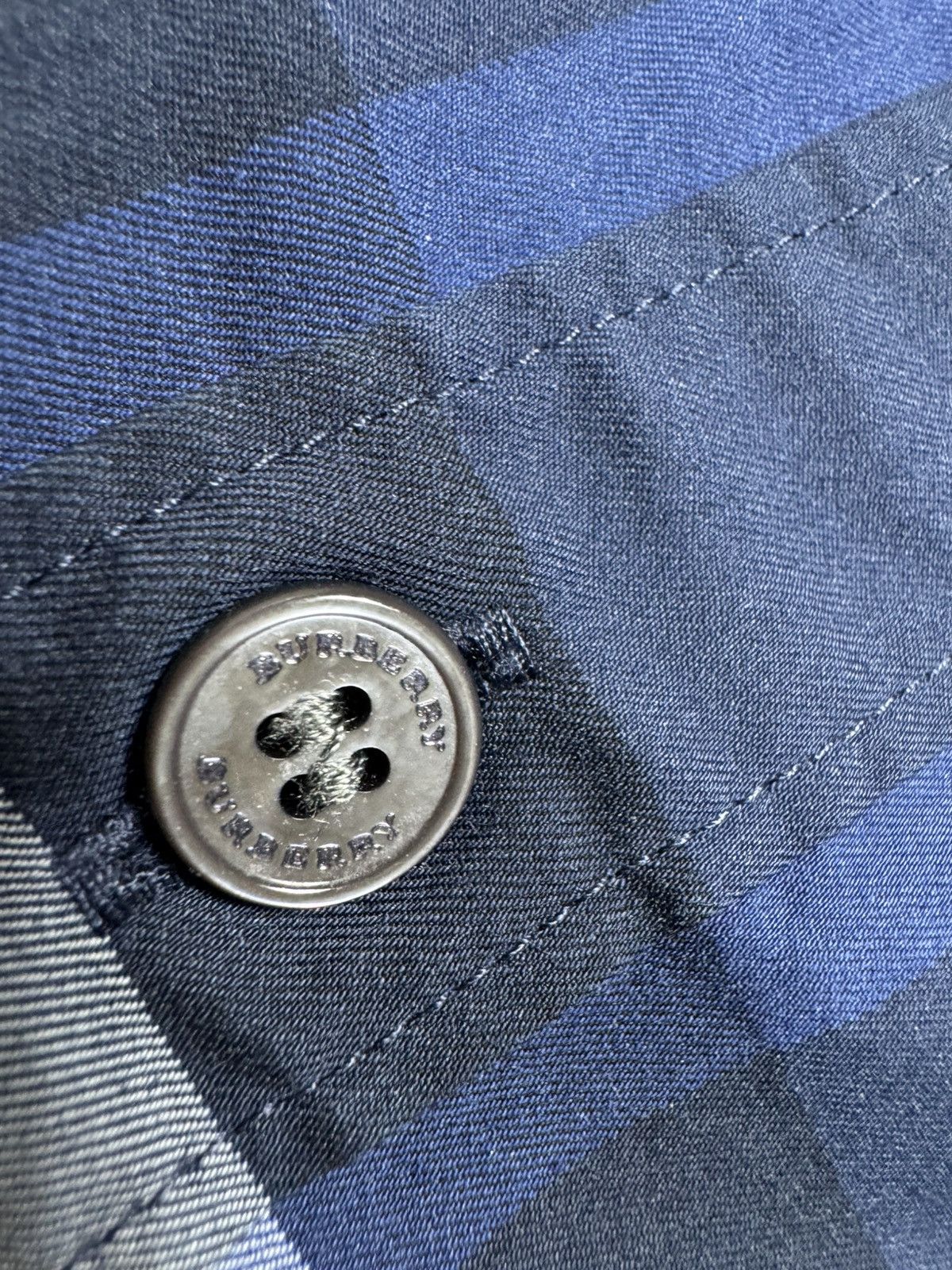 Burberry Burberry Checked Button Up Shirt Luxury Size M Size US M / EU 48-50 / 2 - 6 Thumbnail