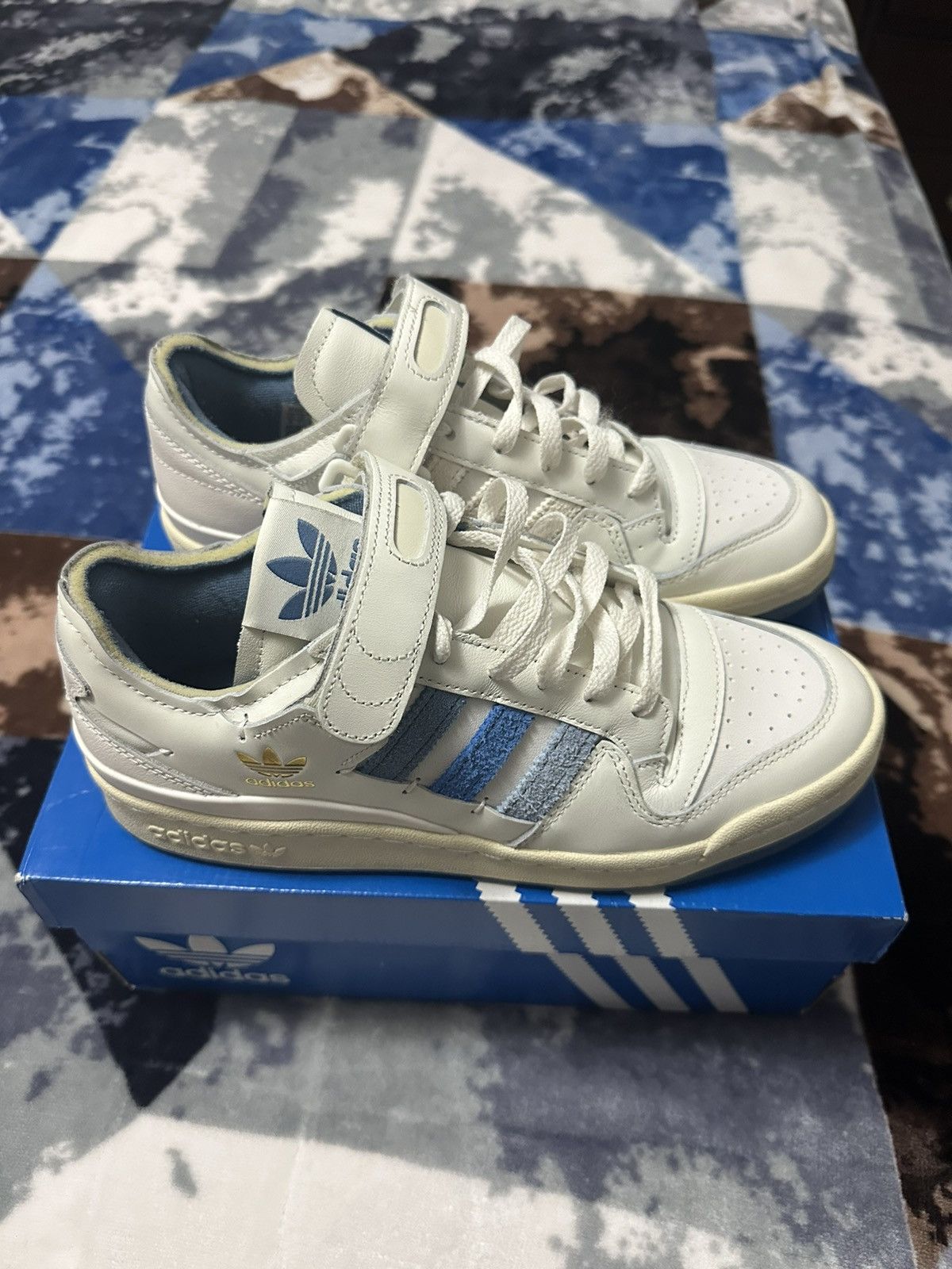 Adidas ADIDAS ORIGINALS BLUE STRIPES FORUMS. Size US 8 / EU 41 - 6 Thumbnail