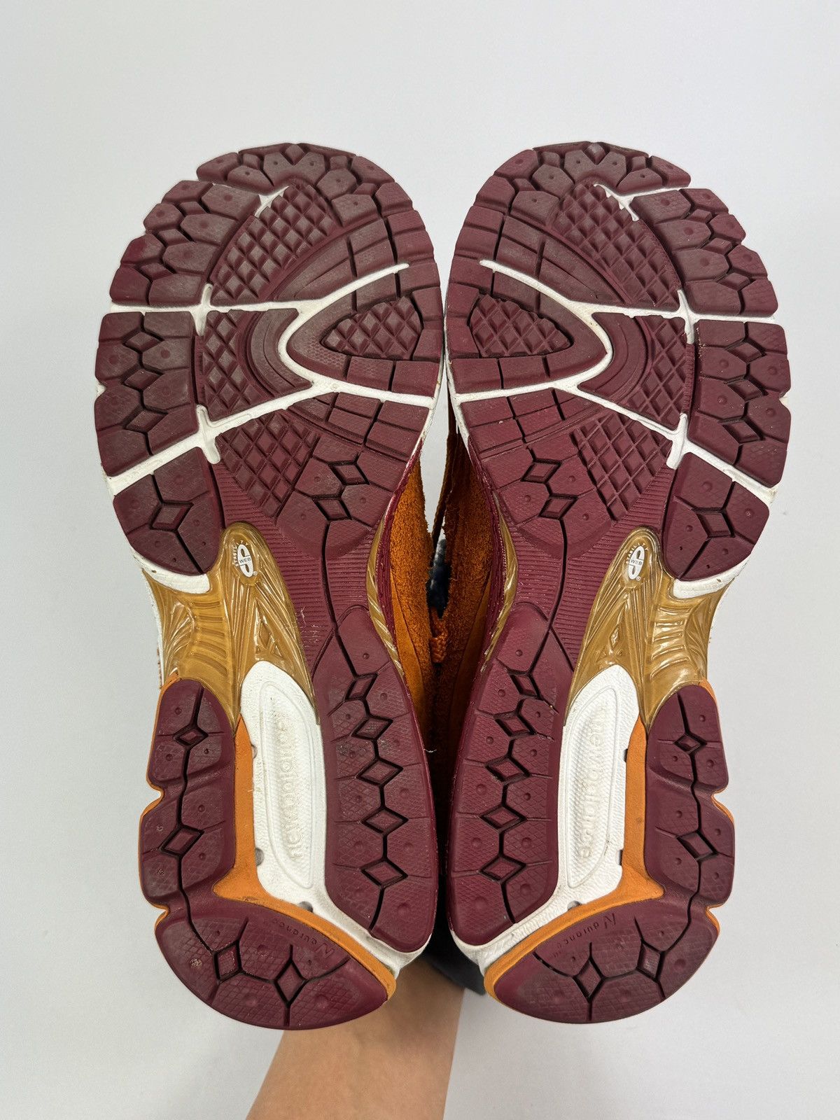 New Balance NEW BALANCE 2002R SELEHE BEMBURY BE THE JOURNEY SNEAKERS Size US 9.5 / EU 42-43 - 6 Thumbnail