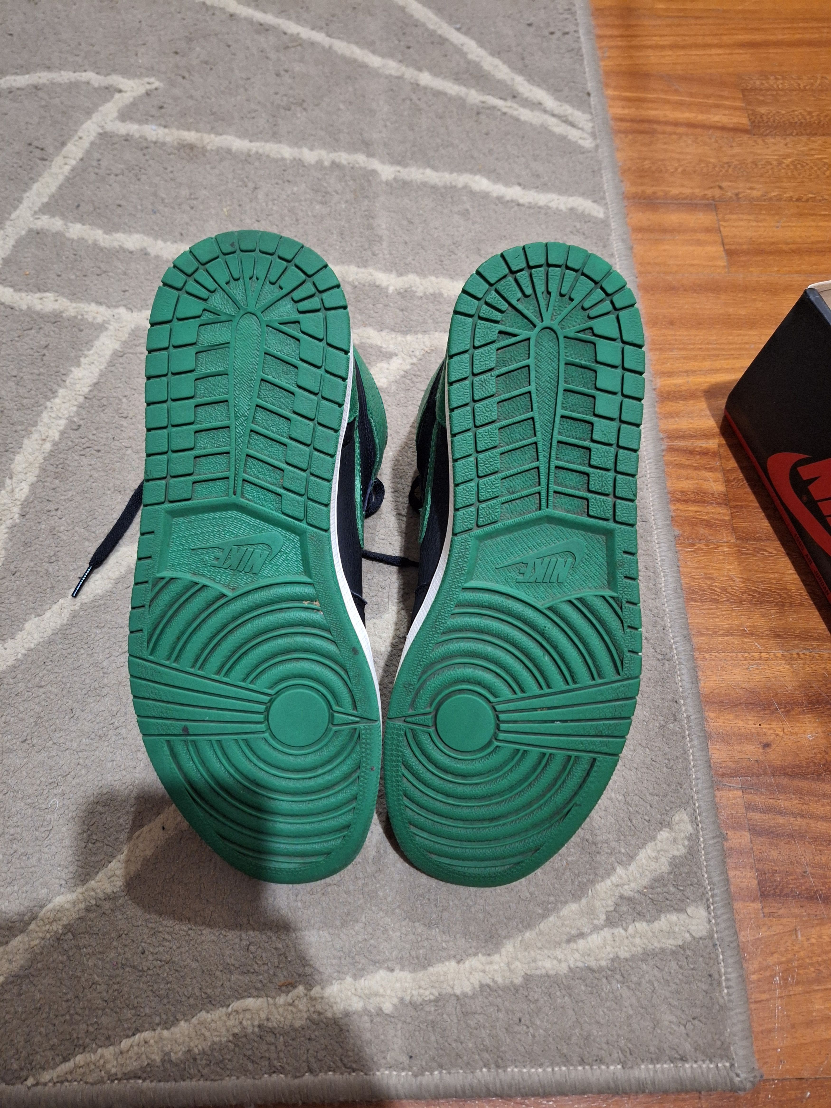 Jordan Brand Air Jordan 1 High Pine Green Size US 11 / EU 44 - 5 Thumbnail