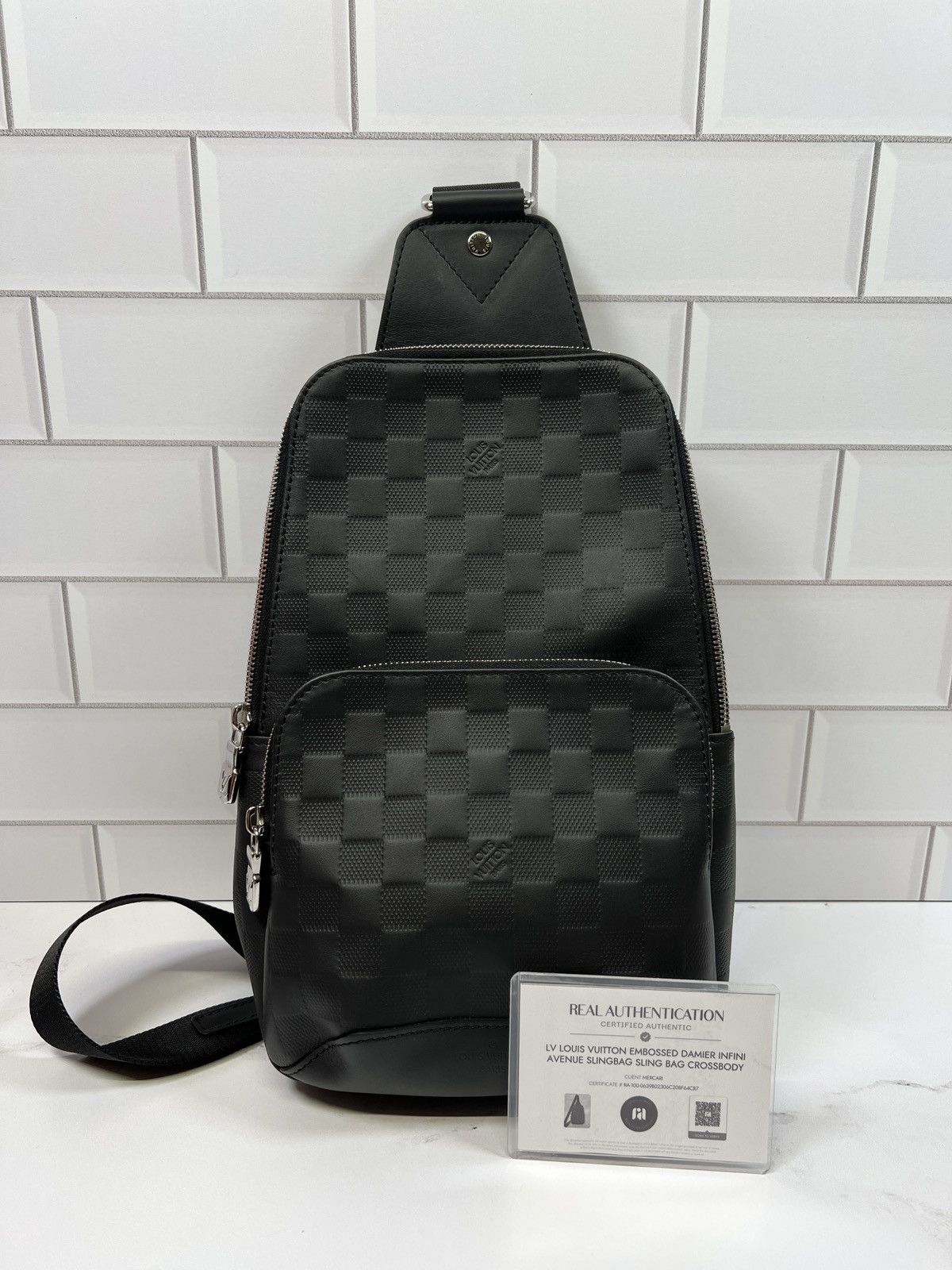 Lv Louis Vuitton Infini Avenue Slingbag Sling Bag Crossbody in Black, Men's