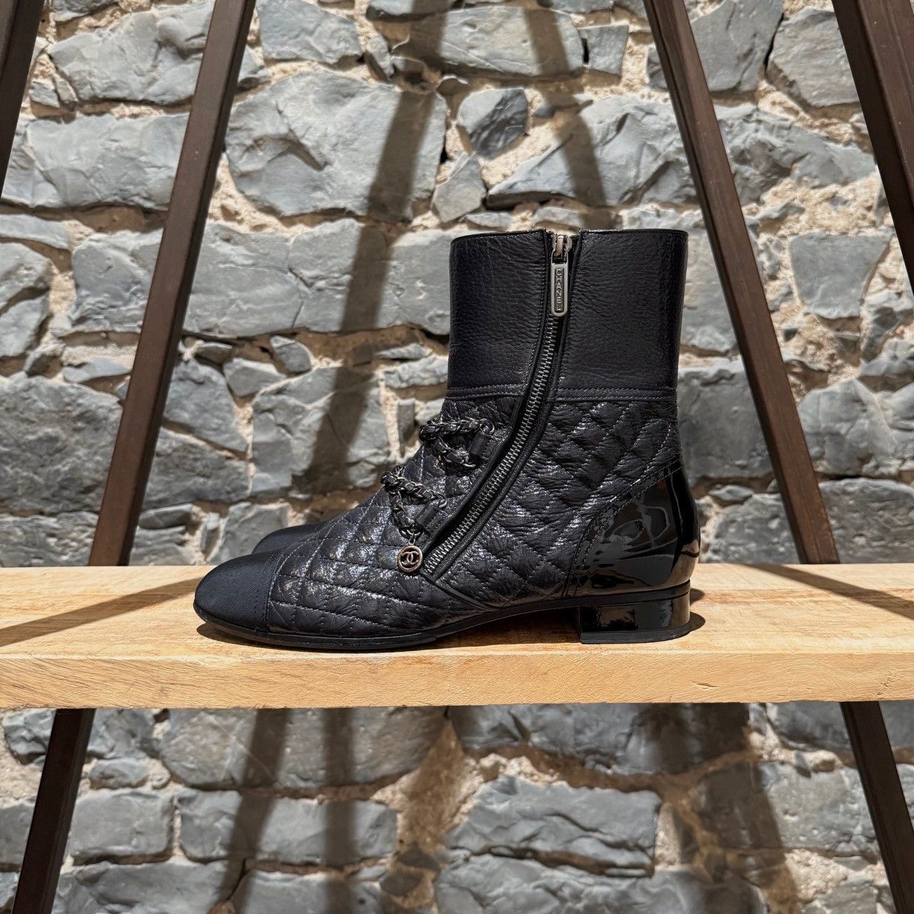 Chanel Chanel 2018 Grey Leather Chain CC Logo Flat Ankle Boots Size US 11.5 / IT 41.5 - 6 Thumbnail