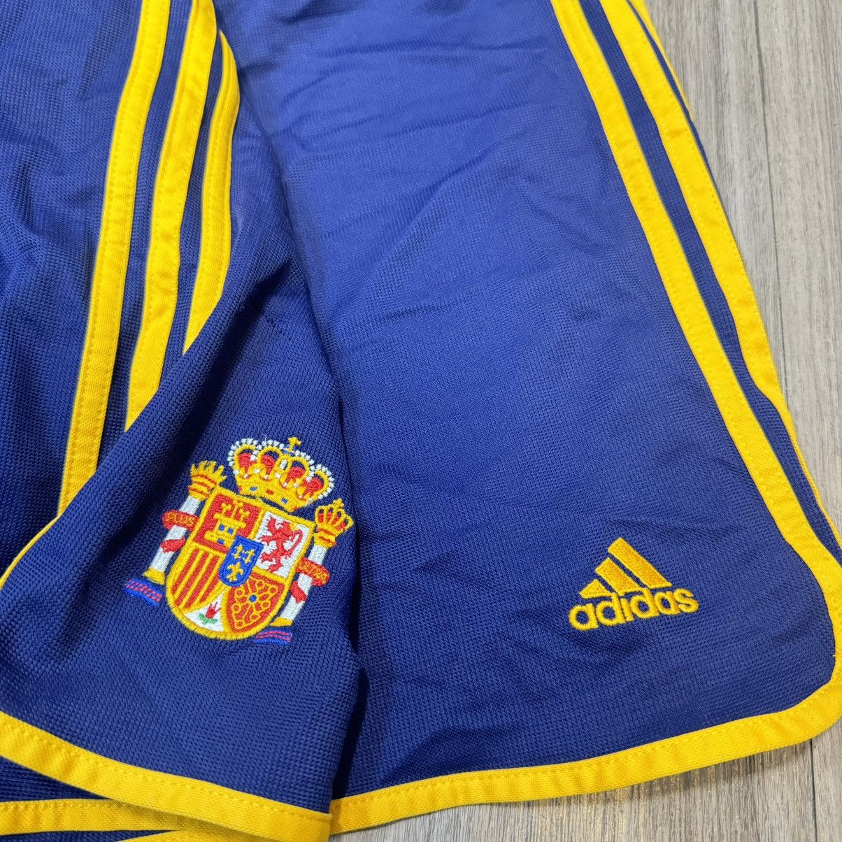 Adidas Spain 2000 home short Size US 32 / EU 48 - 3 Thumbnail