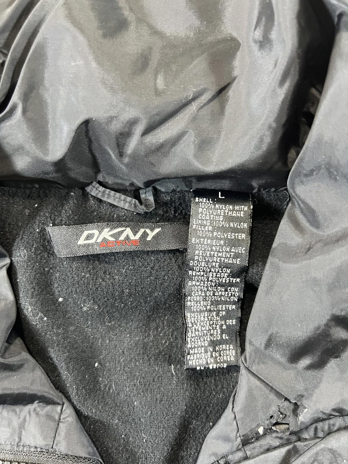 DKNY Vintage DKNY Active Black Sleeveless Puffer Vest L Size US L / EU 52-54 / 3 - 4 Thumbnail