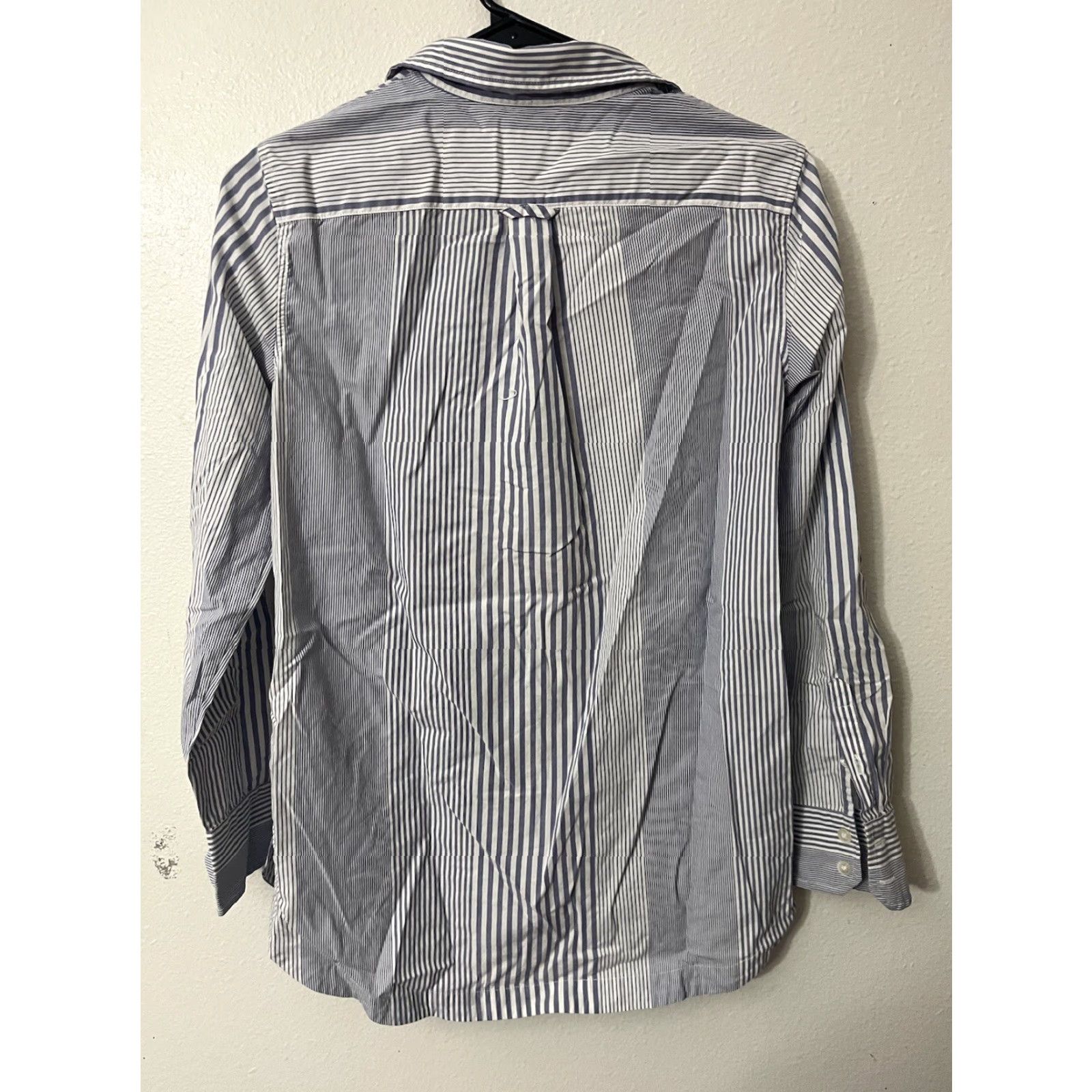 Banana Republic Banana Republic Parker Fit Button down Blouse Cotton Blue Stripe XS Women's Blouse Stripe Lightweight Cotton Shirt XS Size XS / US 0-2 / IT 36-38 - 3 Thumbnail