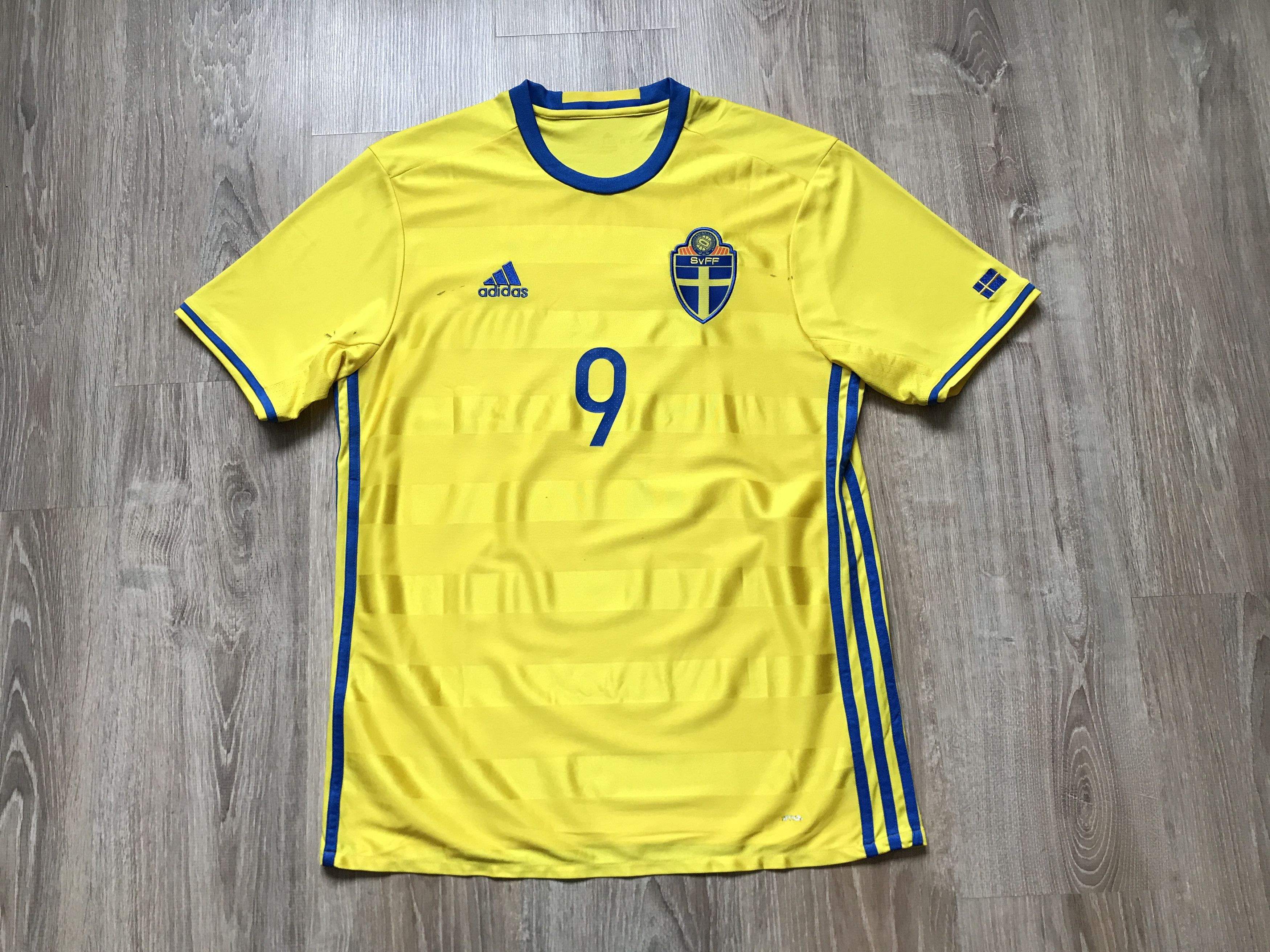 Adidas × Vintage Vintage Adidas Sweden National Football Team Antonsson #9 Size US L / EU 52-54 / 3 - 1 Thumbnail