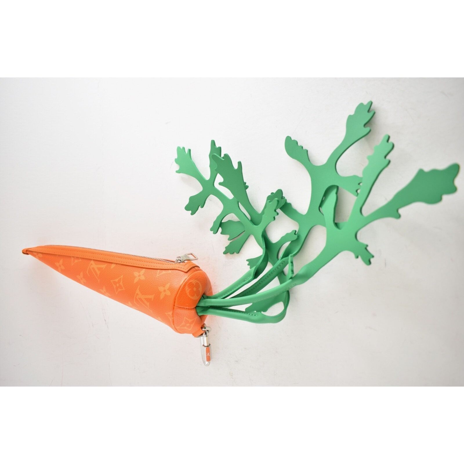 Louis Vuitton Louis Vuitton Carrot Pouch Giant Keychain Charm Virgil Size ONE SIZE - 10 Thumbnail