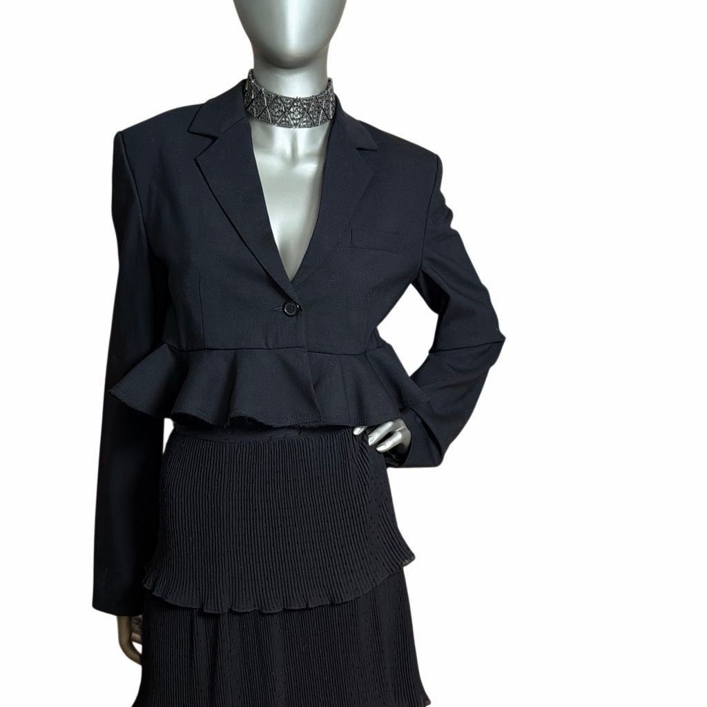 Andersons NWT J.W. Anderson Ruffled Hem Cropped Jacket in Black, Luxe Boho Tailored Style 2 (067) Size XS / US 0-2 / IT 36-38 - 8 Thumbnail