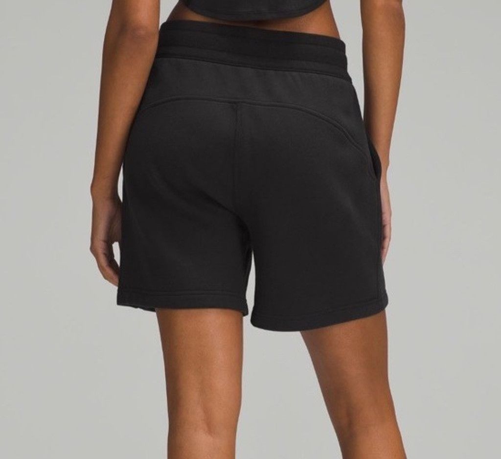 Lululemon LULULEMON SCUBA HIGH RISE SHORT 5” BLACK COLOR SIZE 4 NWT Size 27" / US 4 / IT 40 - 6 Thumbnail