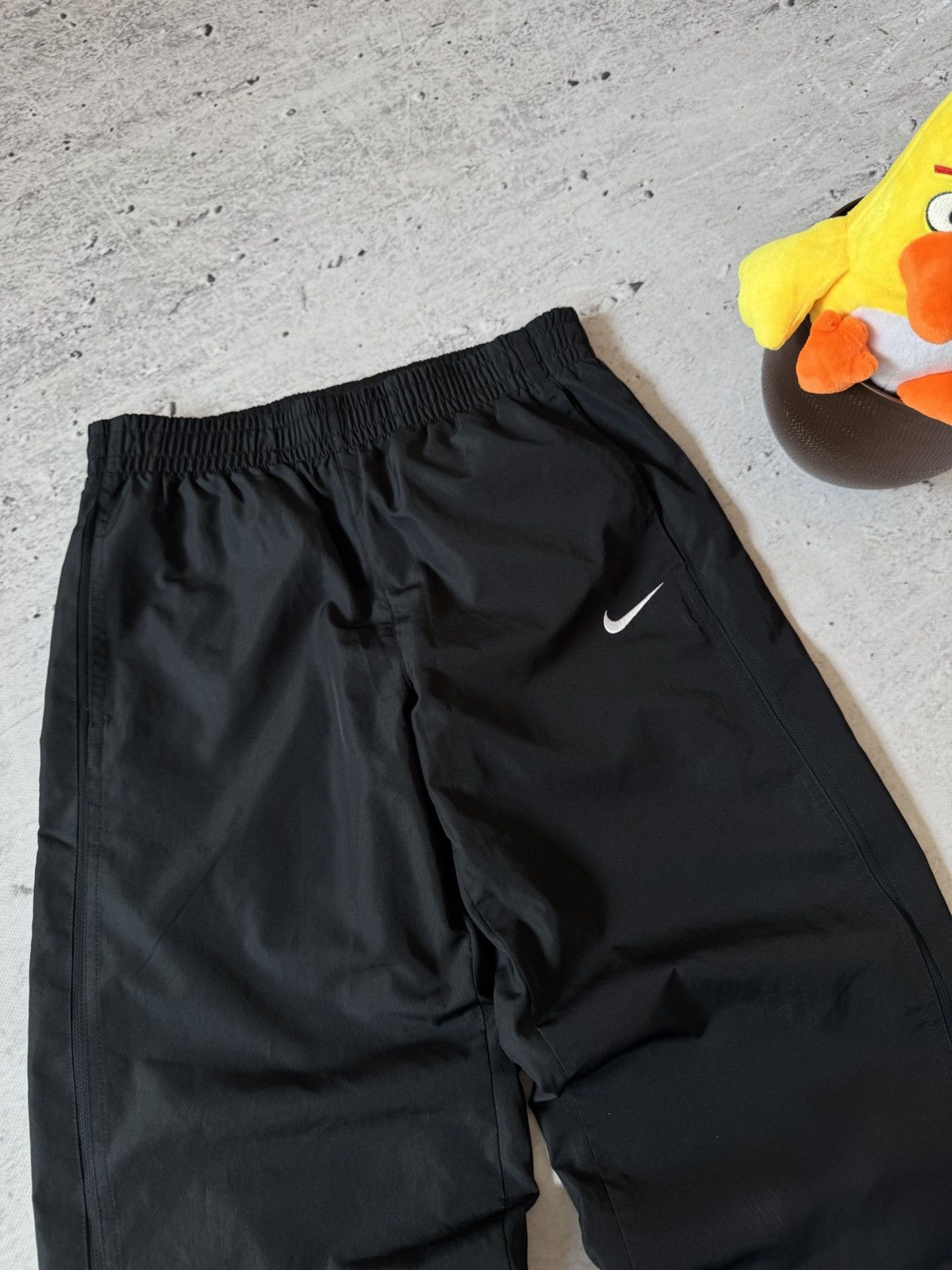 Nike × Vintage NIKE NYLON VINTAGE Y2K OVERSIZE BAGGY FIT PANTS SWEATPANTS Size US 32 / EU 48 - 4 Thumbnail