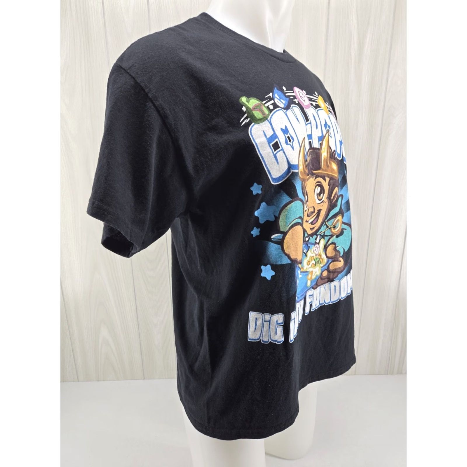 Gildan MegaCon Orlando Mens L Graphic T-Shirt Dig Into Fandom Con-Pops Tee Size US L / EU 52-54 / 3 - 6 Thumbnail