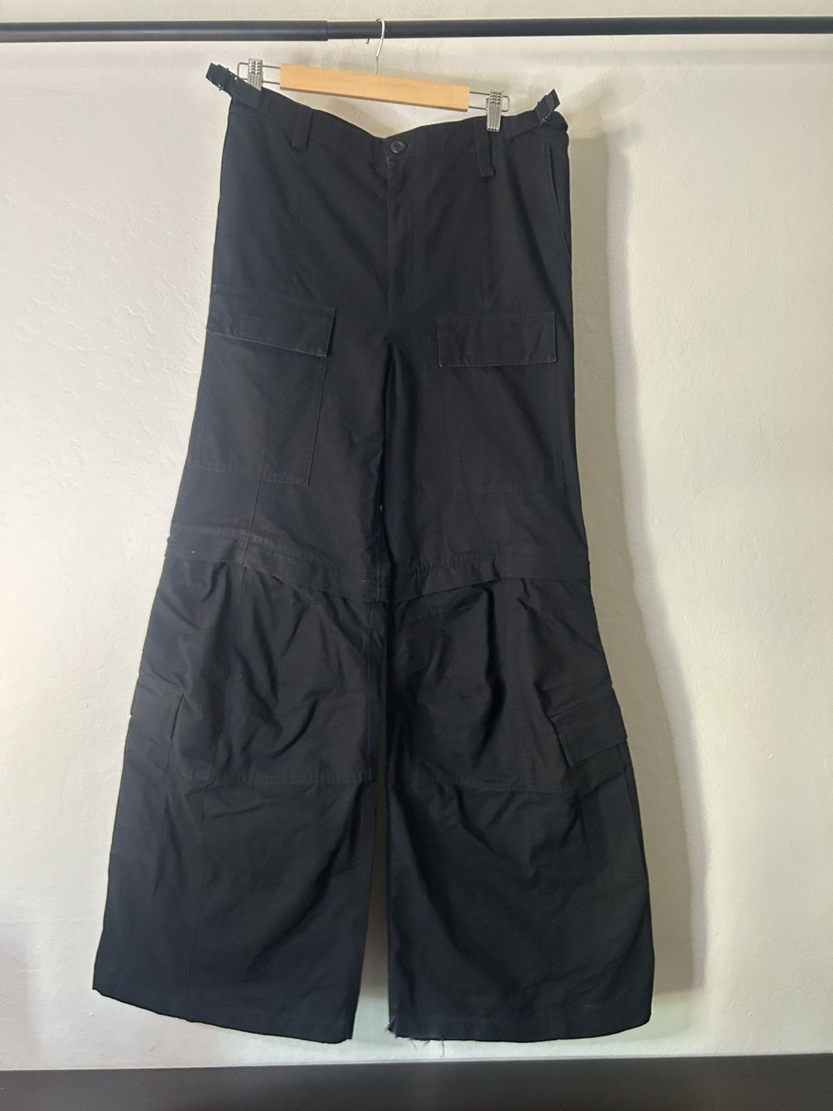 Balenciaga Balenciaga Black Flared Convertible Cargo Pants Size US 32 / EU 48 - 1 Thumbnail