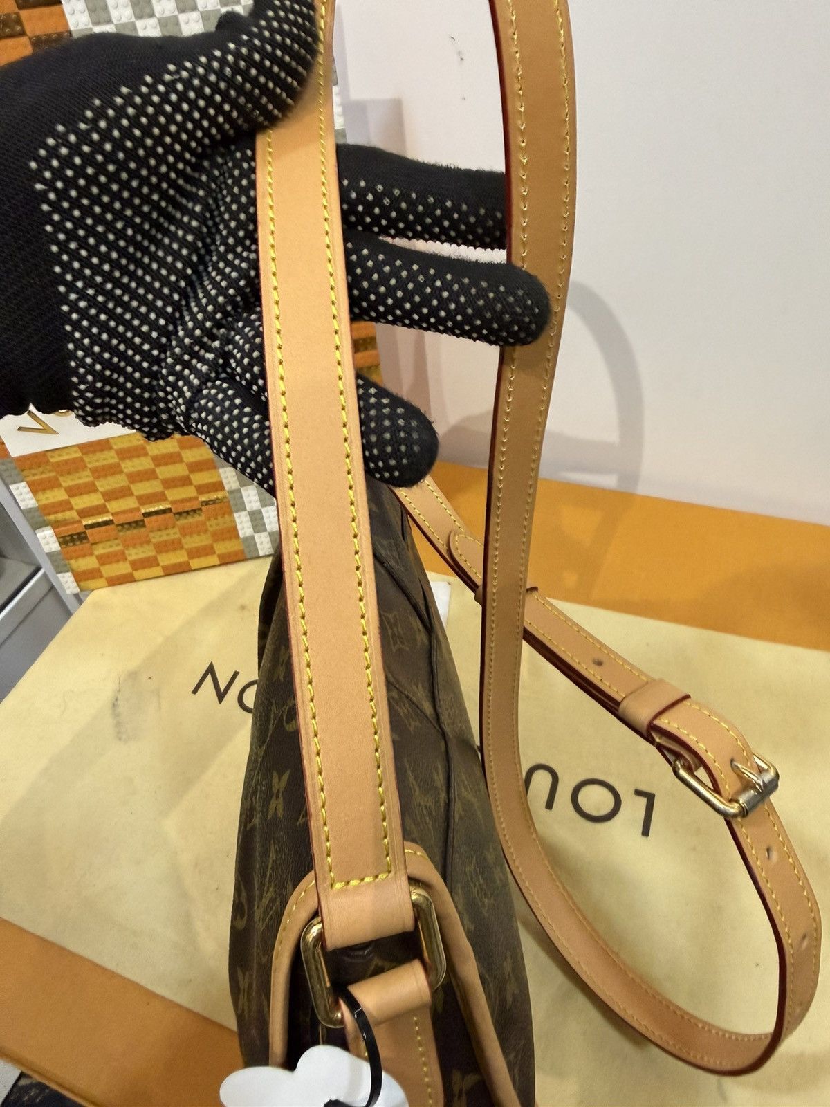 Louis Vuitton Louis vuitton monogram menilmontant pm ( 2117 ) Size ONE SIZE - 12 Thumbnail