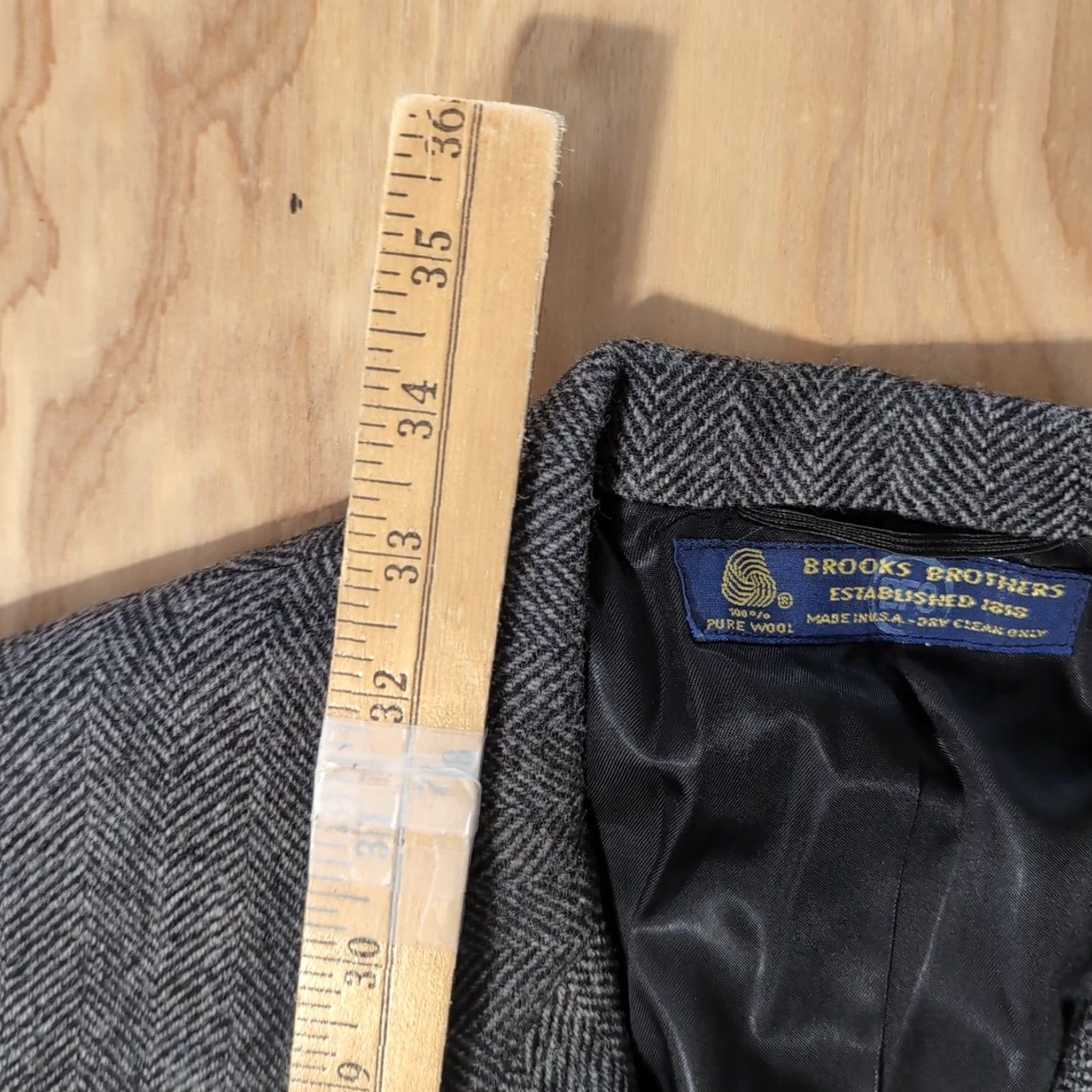 Brooks Brothers VINTAGE Brooks Brothers Charcoal Gray Tweed Herringbone 45L Blazer Single-Breasted 3-Button USA Mens Size ONE SIZE - 3 Thumbnail