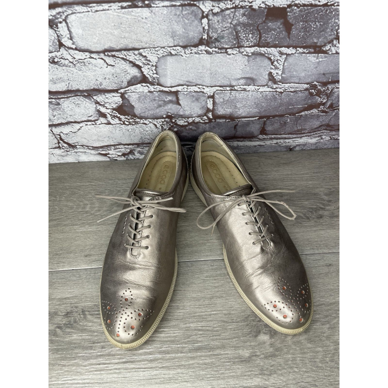 Ecco Ecco Metallic Silver Leather Wingtip Lace Up Golf Shoes Wome Size US 9.5 / IT 39.5 - 2 Thumbnail