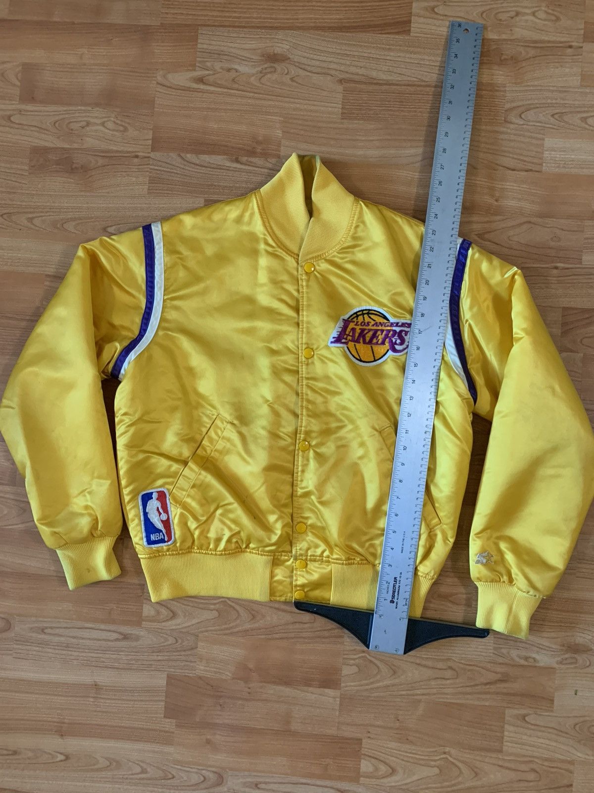 Starter Vintage Starter Los Angeles Lakers yellow jacket Size M Size US M / EU 48-50 / 2 - 2 Thumbnail