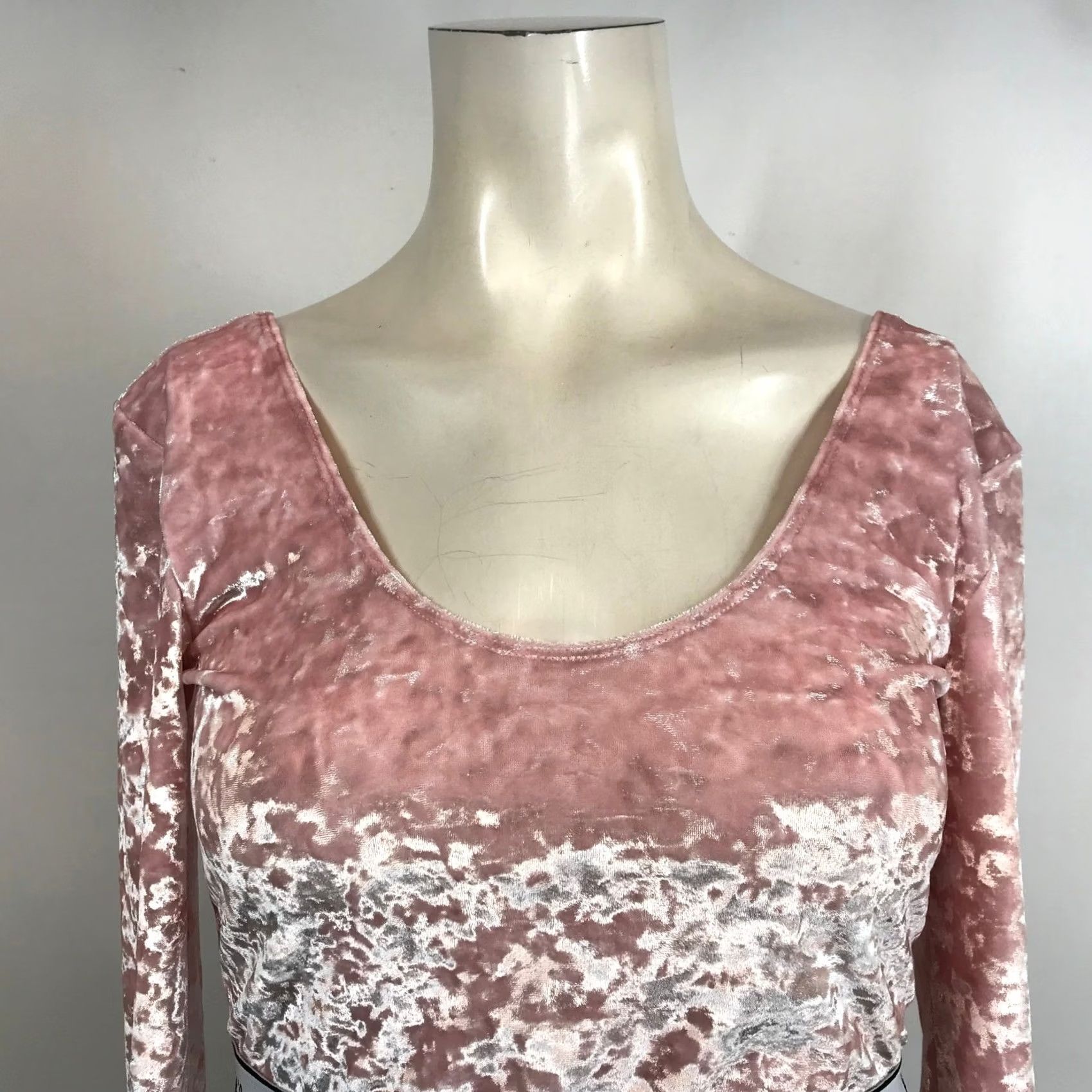 Victoria's Secret Victoria's Secret Pink Velvet Long Sleeve Crop Top M Banded Bottom Size M / US 6-8 / IT 42-44 - 2 Thumbnail
