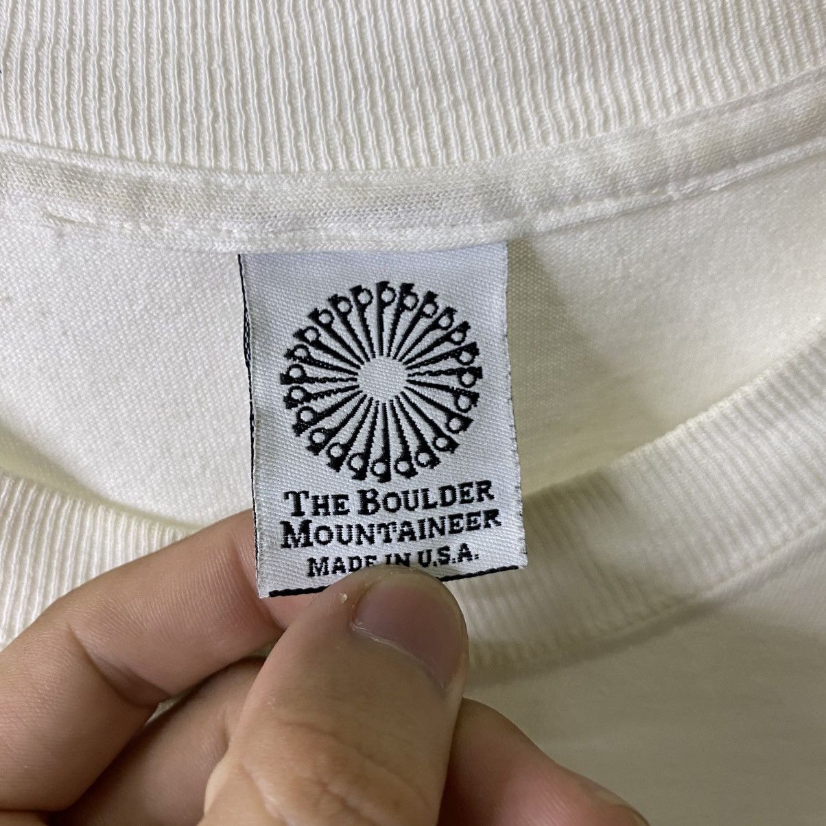 Vintage Vintage 90s The Boulder Mountaineer White Tee Large Size Size US L / EU 52-54 / 3 - 5 Thumbnail