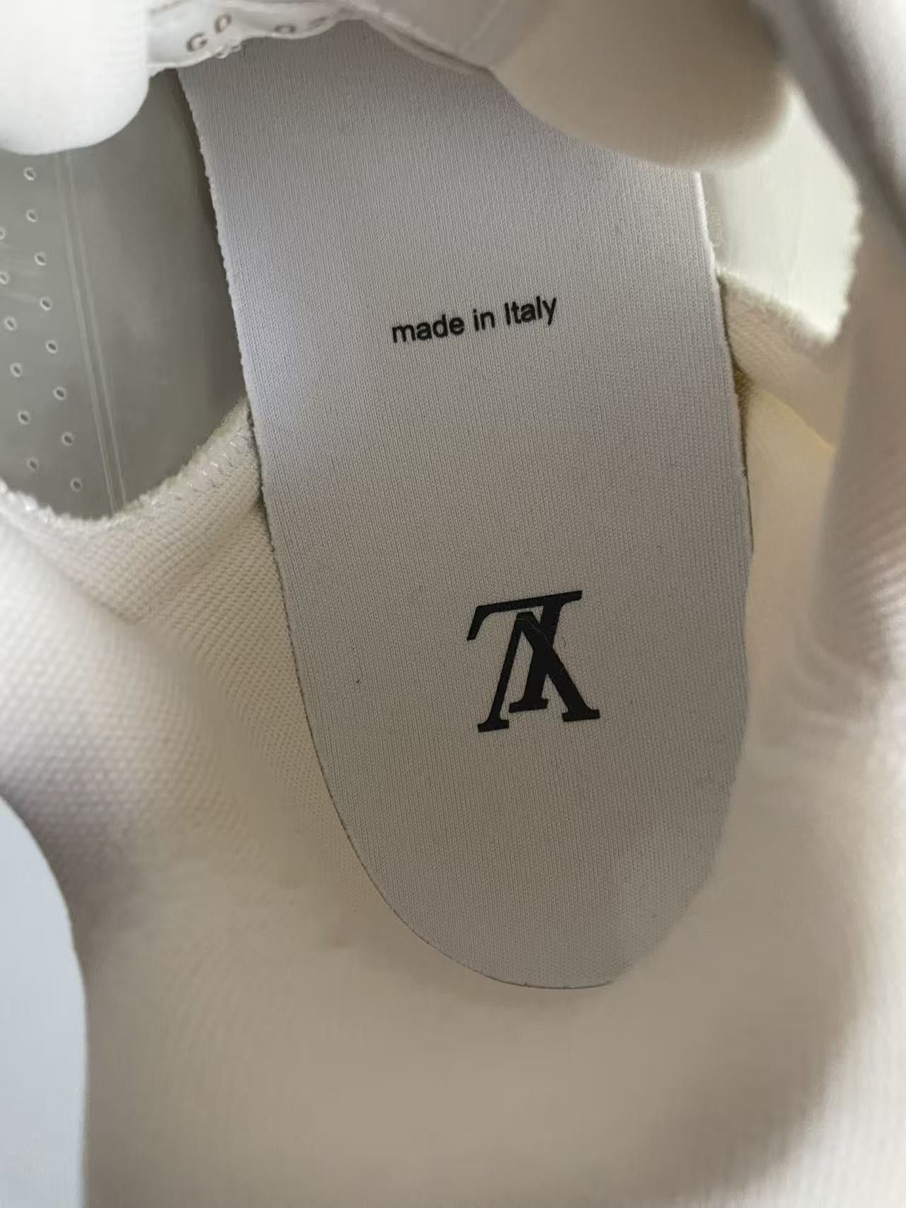 Louis Vuitton Louis Vuitton Trainer White Transparent Size US 8 / EU 41 - 11 Thumbnail