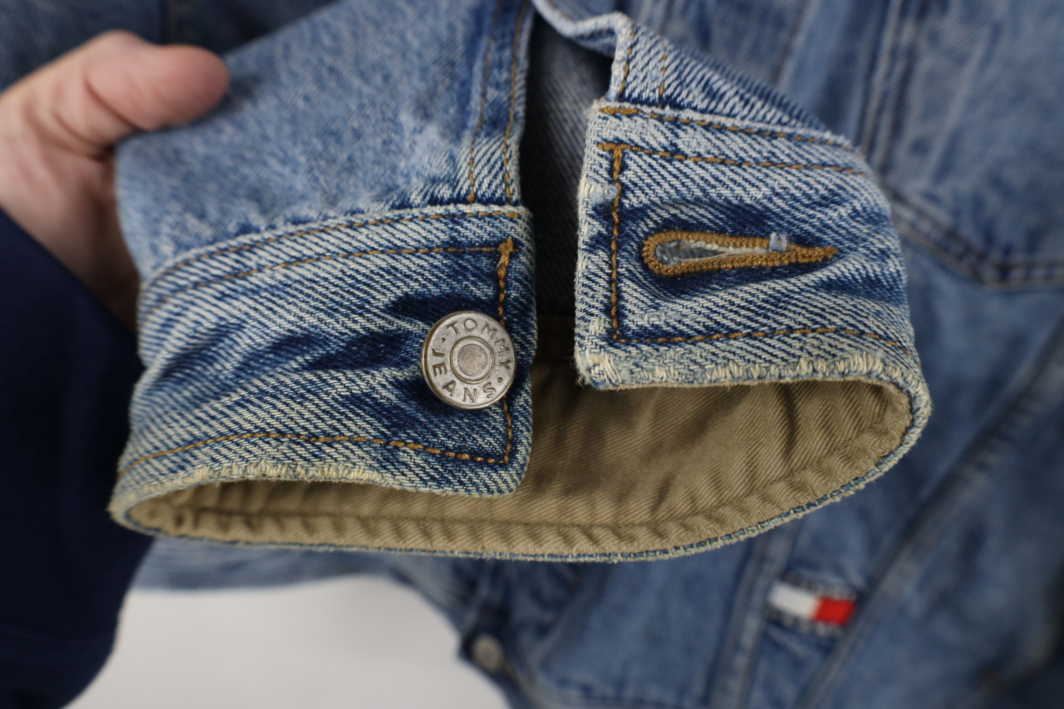 Tommy Hilfiger × Vintage Vintage 90s Tommy Hilfiger Spell Out Denim Trucker Jacket Size US XXL / EU 58 / 5 - 5 Thumbnail