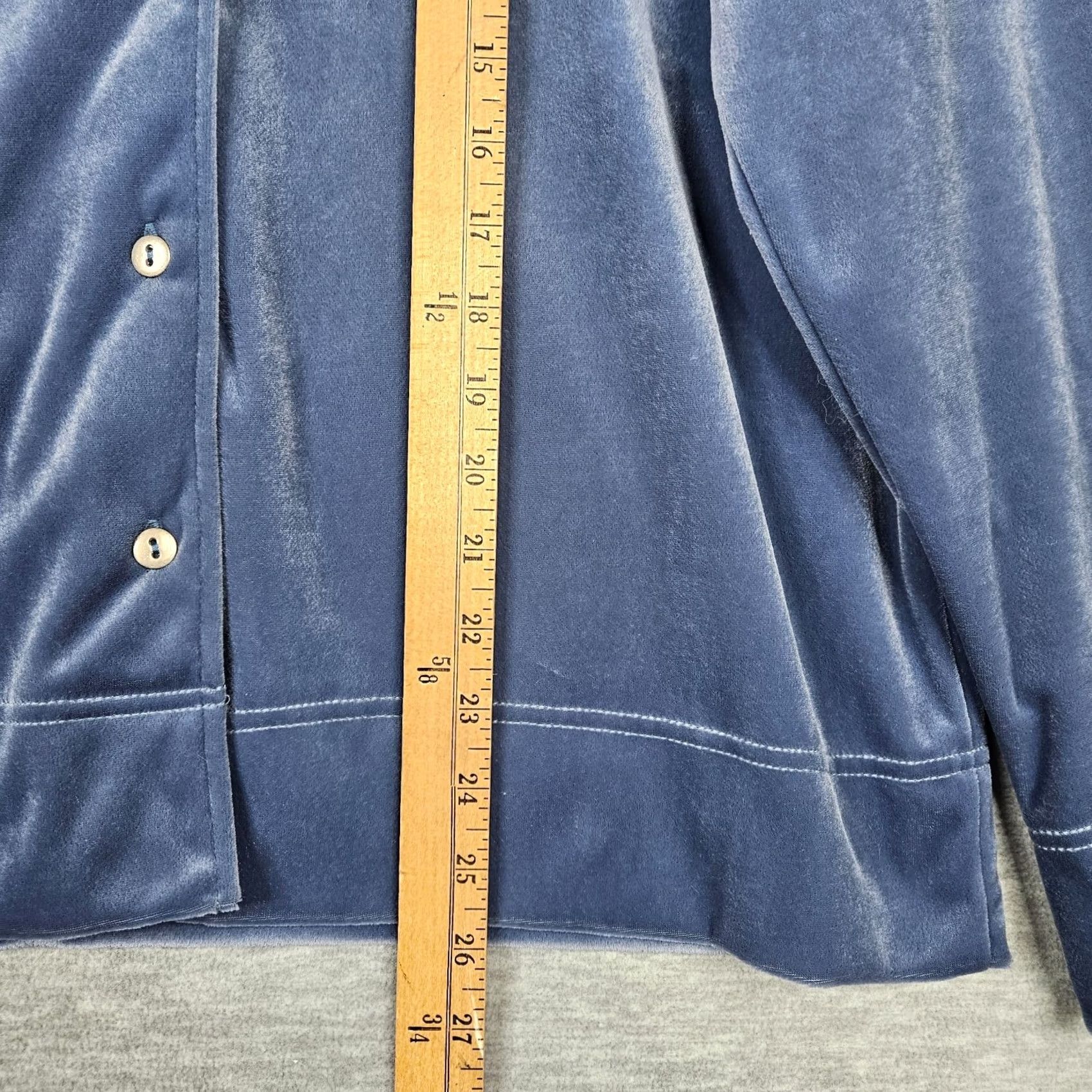 Blair Vintage Blair Womens Blue Velvet Button-Up Shirt M - Condition & Size Details Size M / US 6-8 / IT 42-44 - 6 Thumbnail