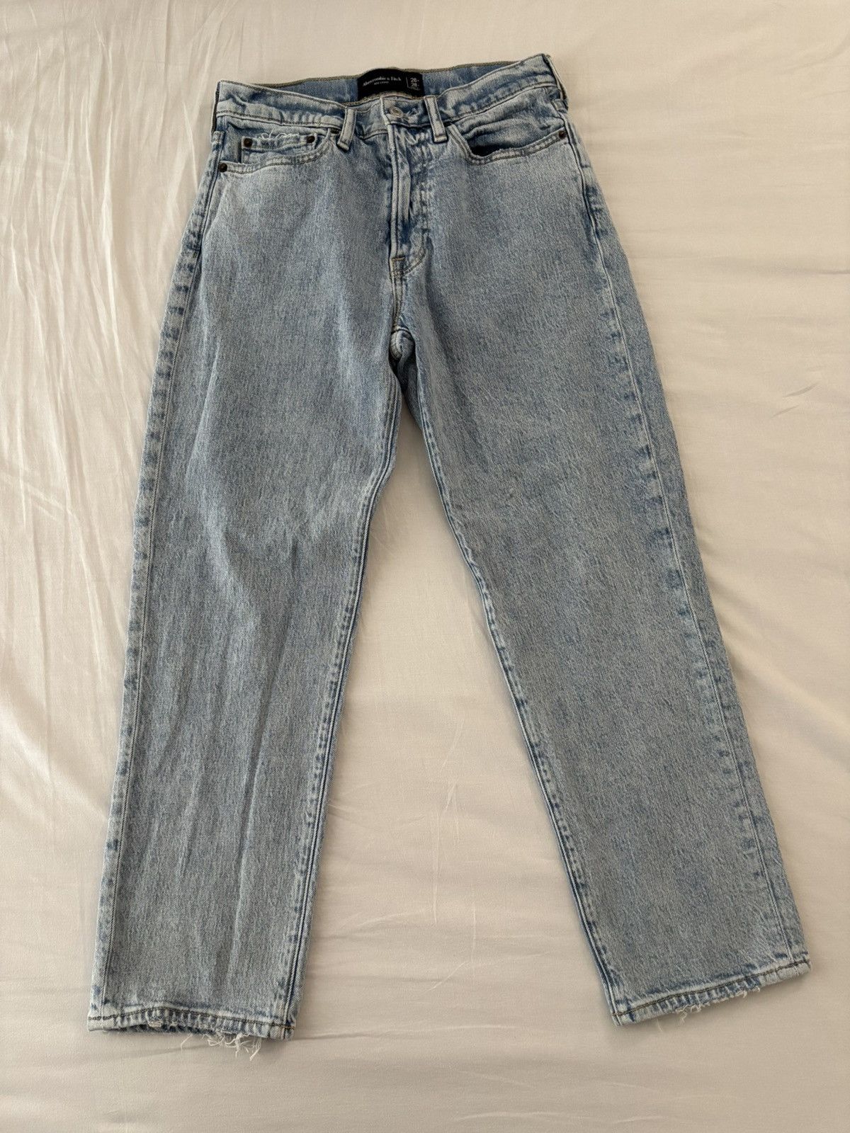 Abercrombie & Fitch Abercrombie & Fitch Loose Light Wash Jeans Size 28x28 Men’s Size US 28 / EU 44 - 1 Thumbnail