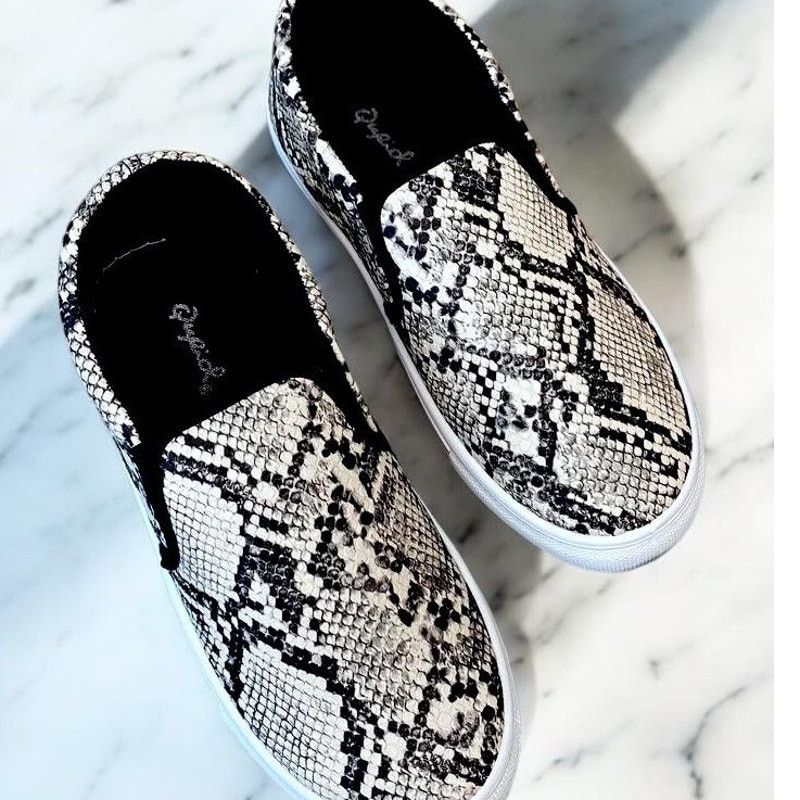 Other Women’s Slip On Faux Snake Canvas Flat Shoe Sneaker Size 7/8 Size US 8 / IT 38 - 4 Thumbnail