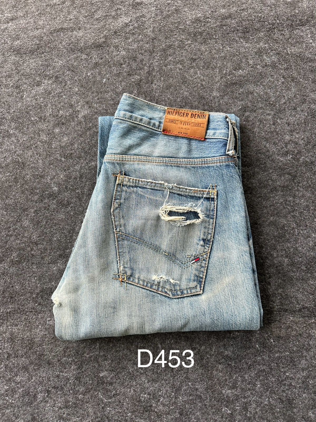 Tommy Hilfiger Tommy Hilfiger Heritage Worn Distressed Denim D453 Size US 30 / EU 46 - 23 Thumbnail