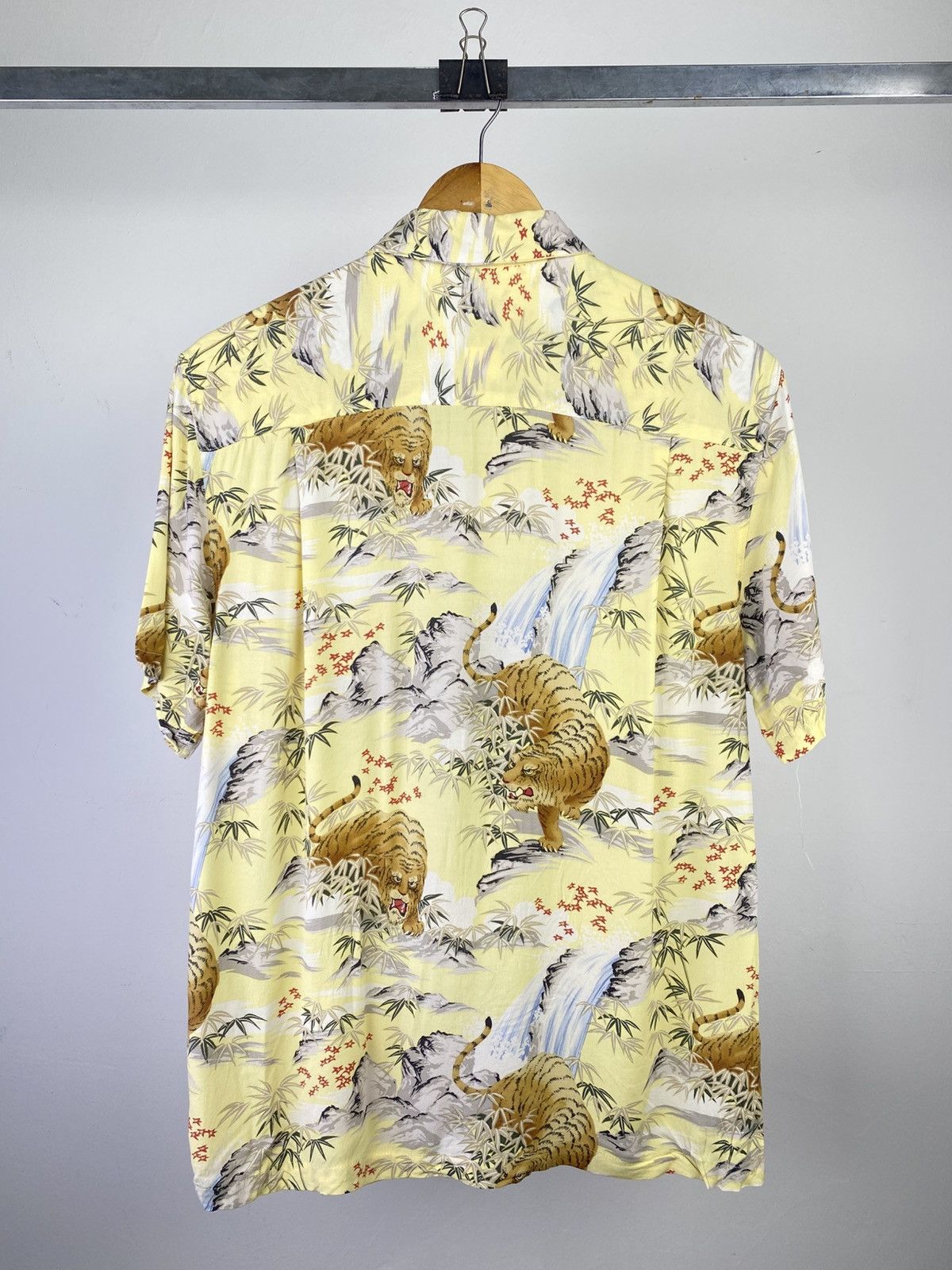 Japanese Brand Oniwa Soto Hawaiian Rayon Tiger Print Button up Shirt Size US L / EU 52-54 / 3 - 2 Thumbnail