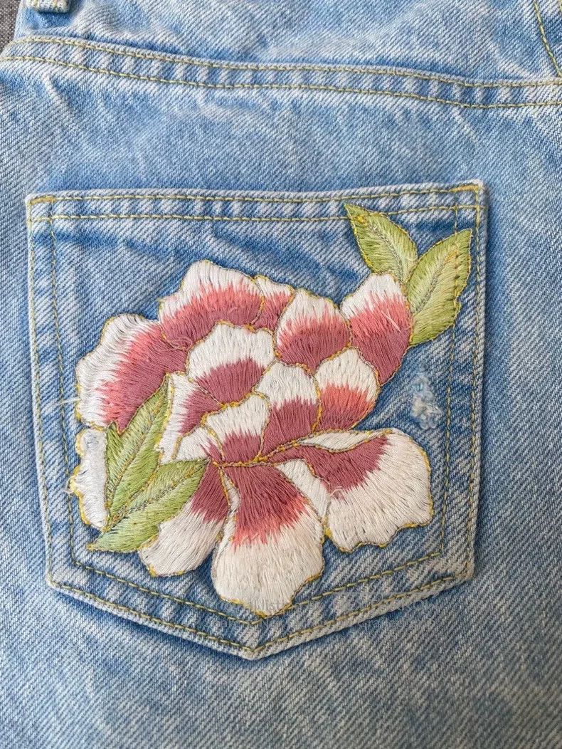 Gucci Gucci Floral embroidered denim shorts Size 24" / US 00 / IT 34 - 4 Thumbnail
