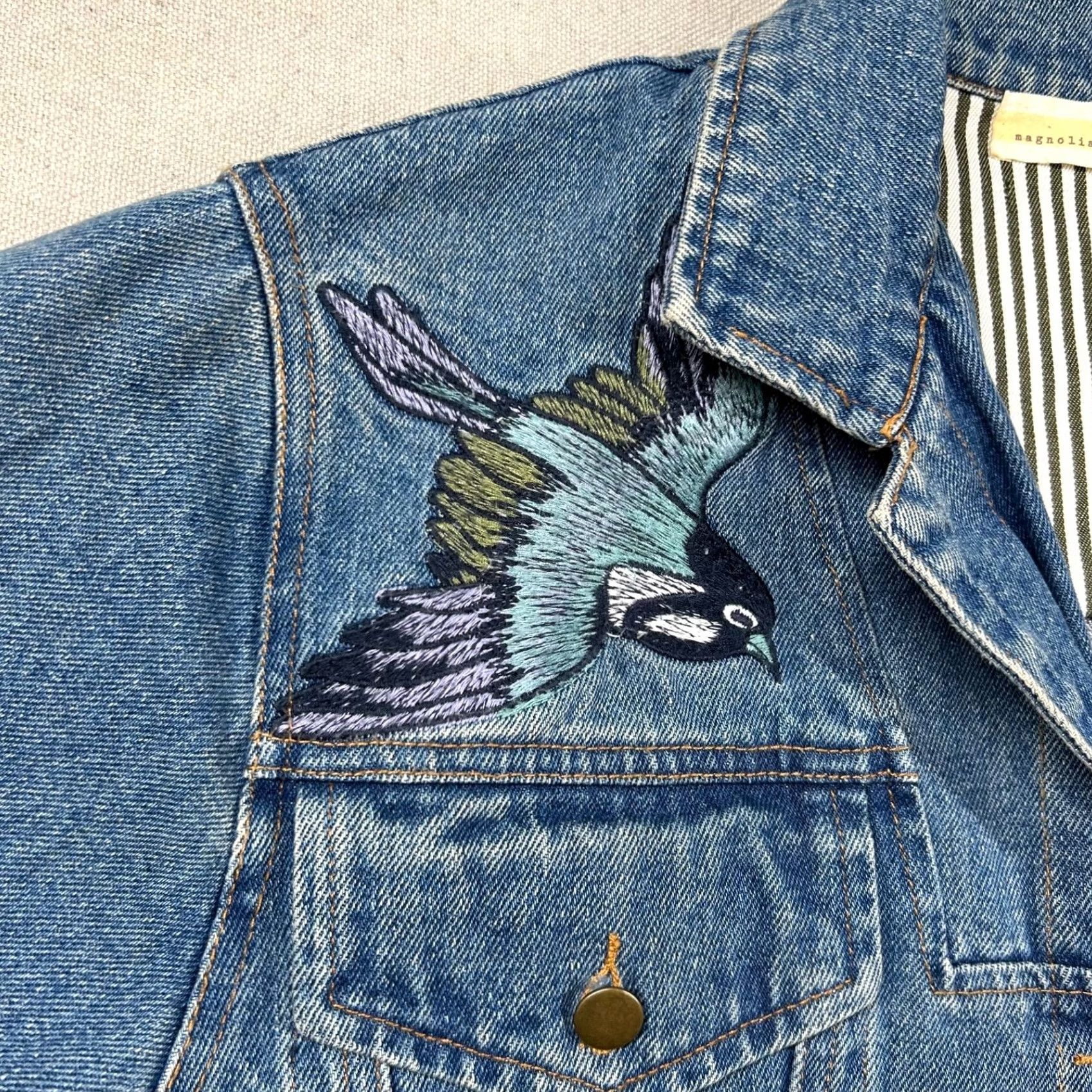 Denime Magnolia South Denim Jacket Womens M Embroidered Bird Flowers Trucker Blue Jean Shirt Size 32" / US 10 / IT 46 - 4 Thumbnail