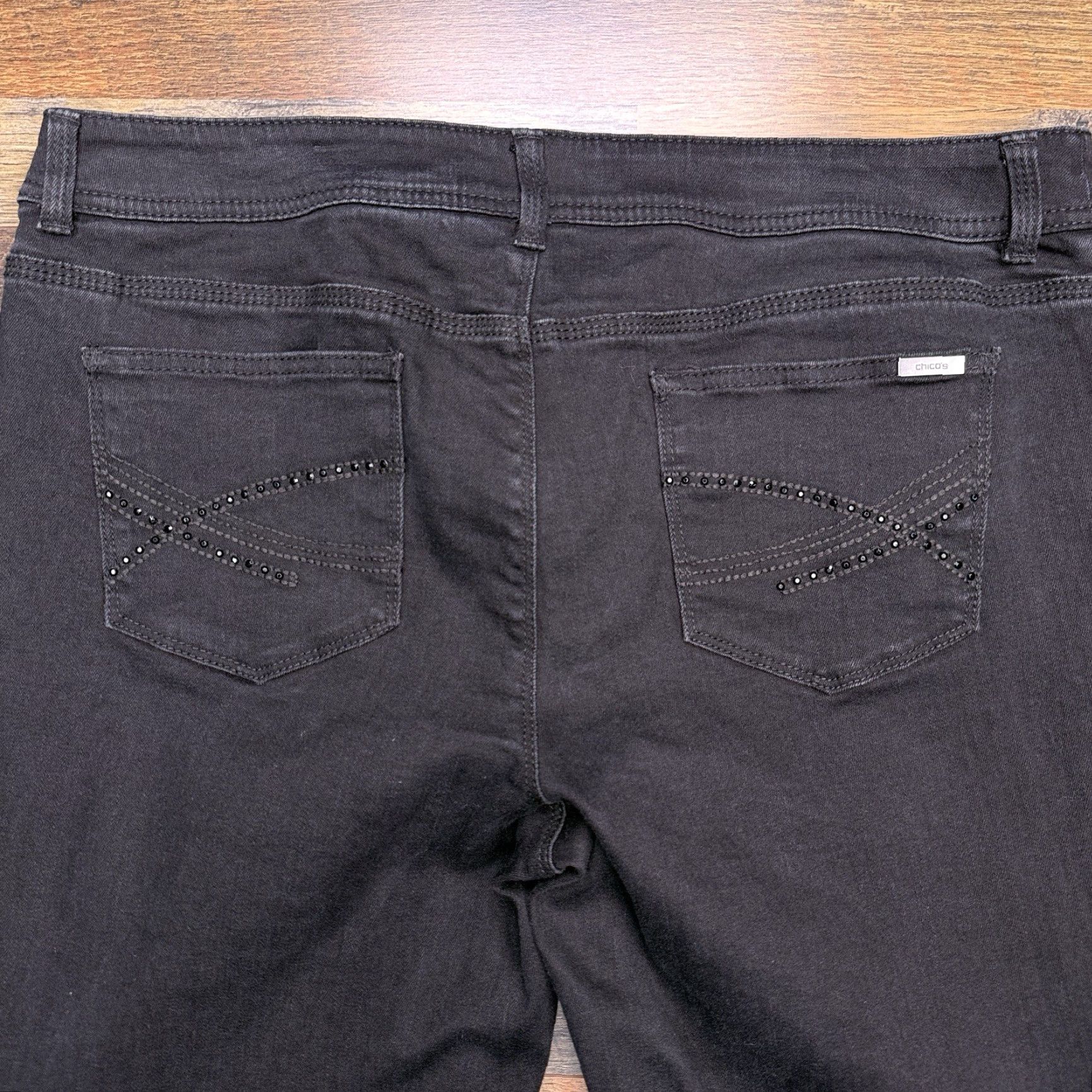 Vintage Chicos Slimming Bootcut Jeans Womens 2.5 Short Black Denim Jeans Slimming Rise Mid 8.5-10.5 5-Pocket City Logo Button Zip Womens Size 26" / US 2 / IT 38 - 6 Thumbnail