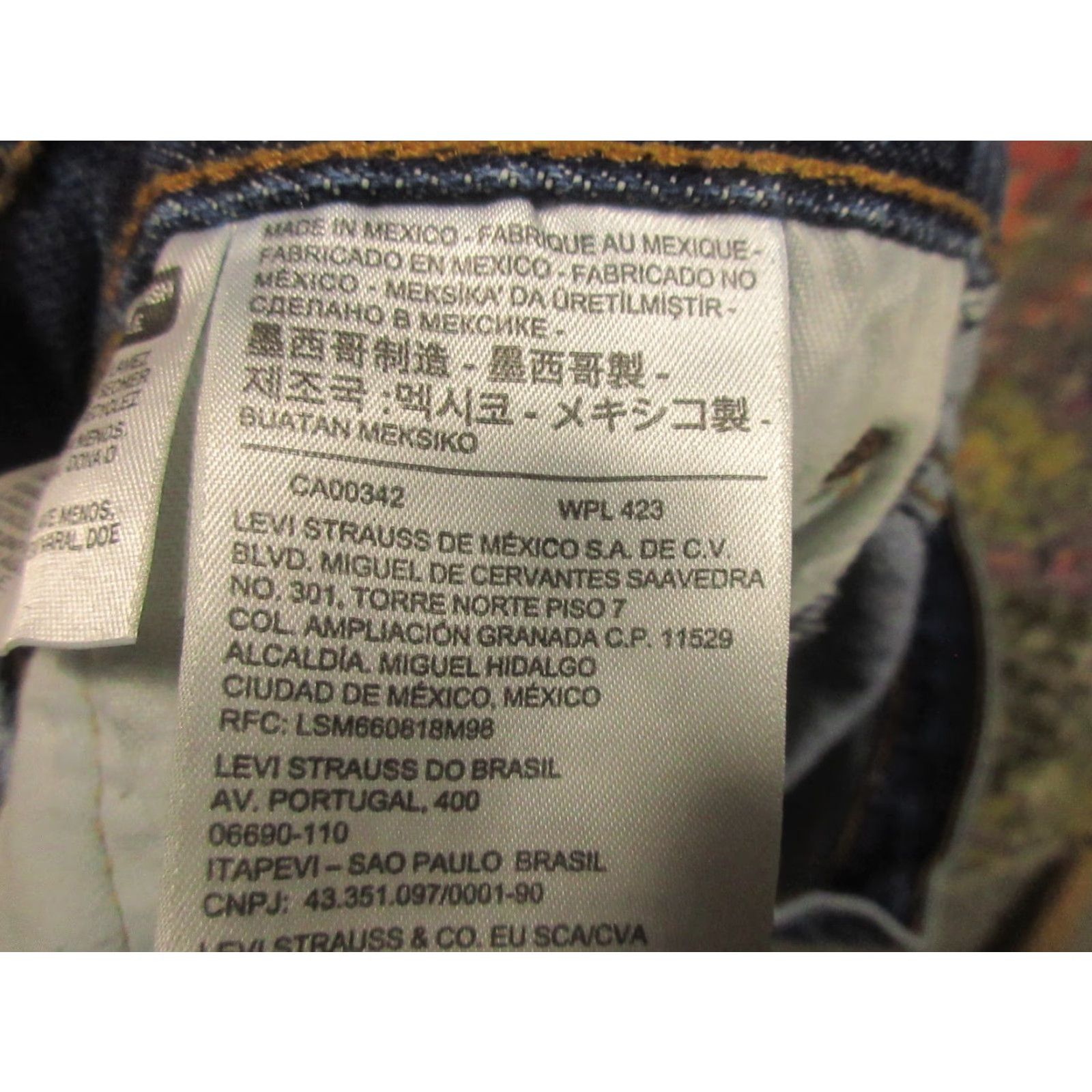 Levi's VINTAGE LEVI'S 501 Jeans 35x30 Mens Blue Denim Button Fly Straight Classic Fit 5-Pocket Mid Rise US 501 Series Size US 35 - 7 Thumbnail