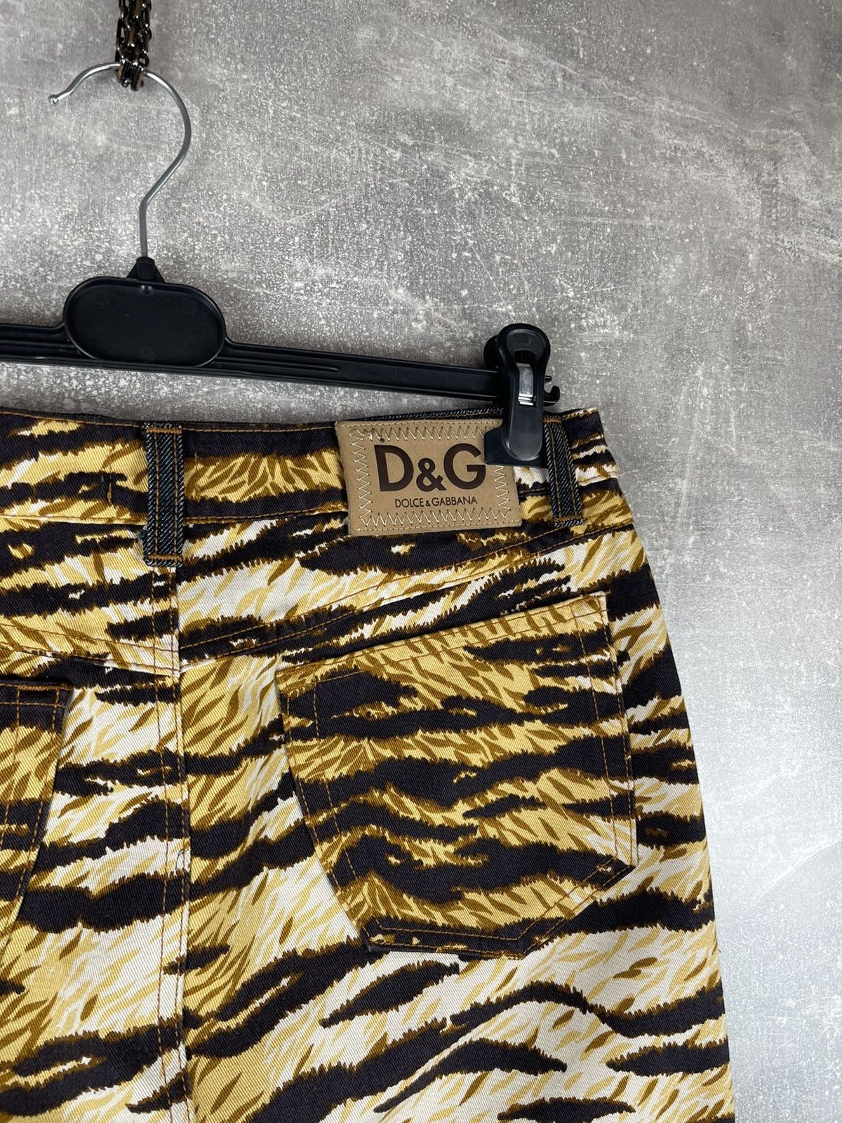 Dolce & Gabbana Vintage Dolce Gabbana Tiger Print Denim Mini Skirt Size 30" / US 8 / IT 44 - 3 Thumbnail