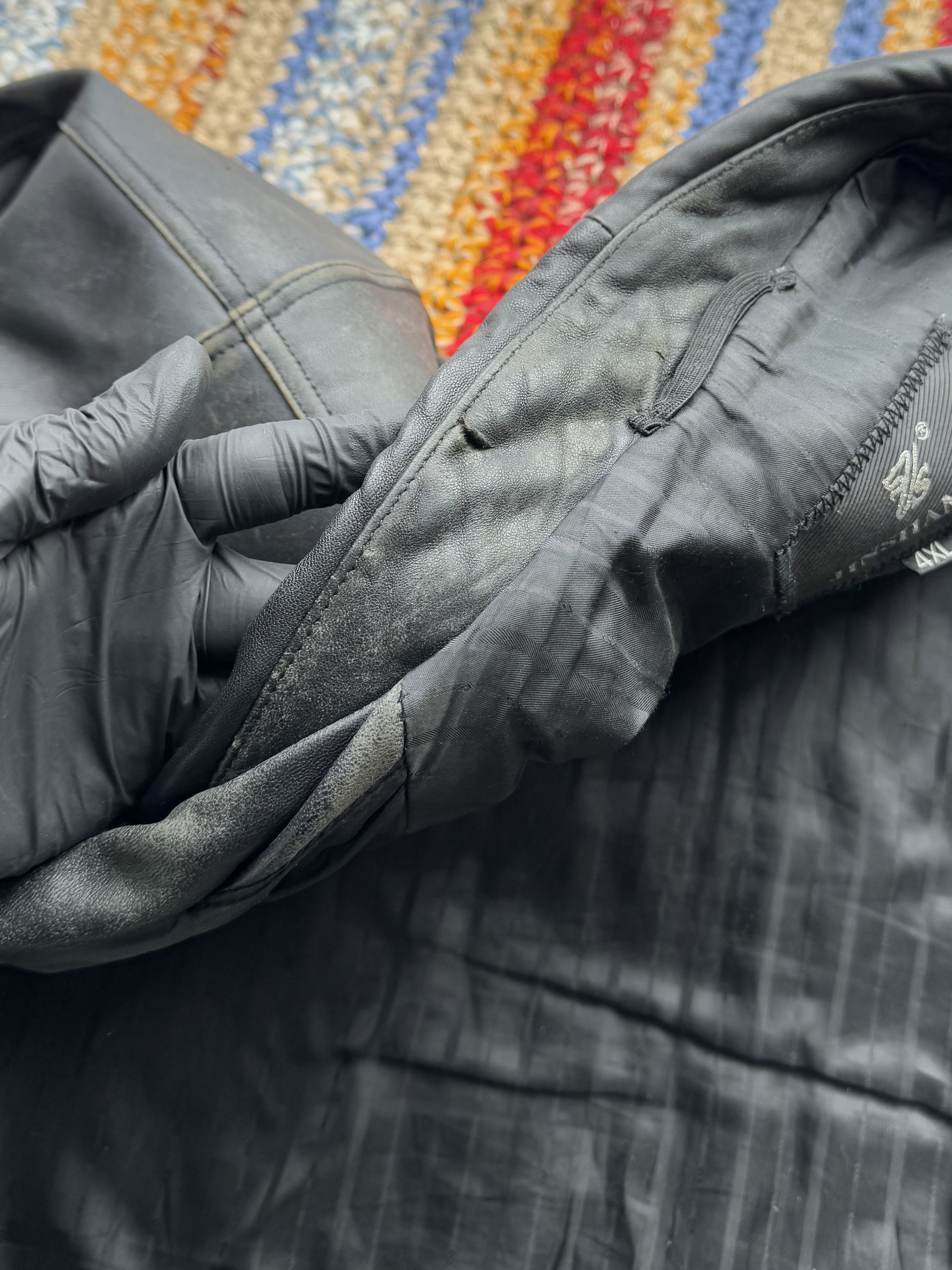 Vintage Vintage Thrashed Leather Bomber Jacket (ES9) Size US XXL / EU 58 / 5 - 9 Thumbnail