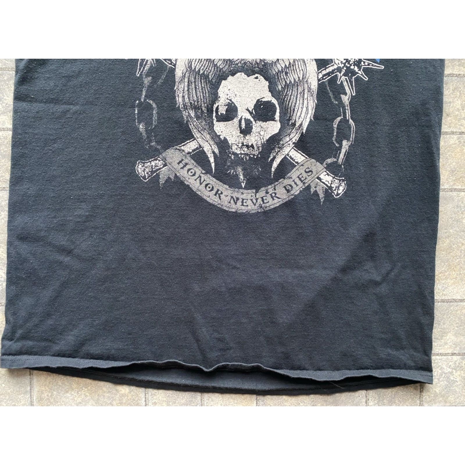 Gildan Hatebreed Honor Never Dies Cut Off Sleeveless T Shirt Black Gildan Men’s XL Band Mens Size US XL / EU 56 / 4 - 4 Thumbnail