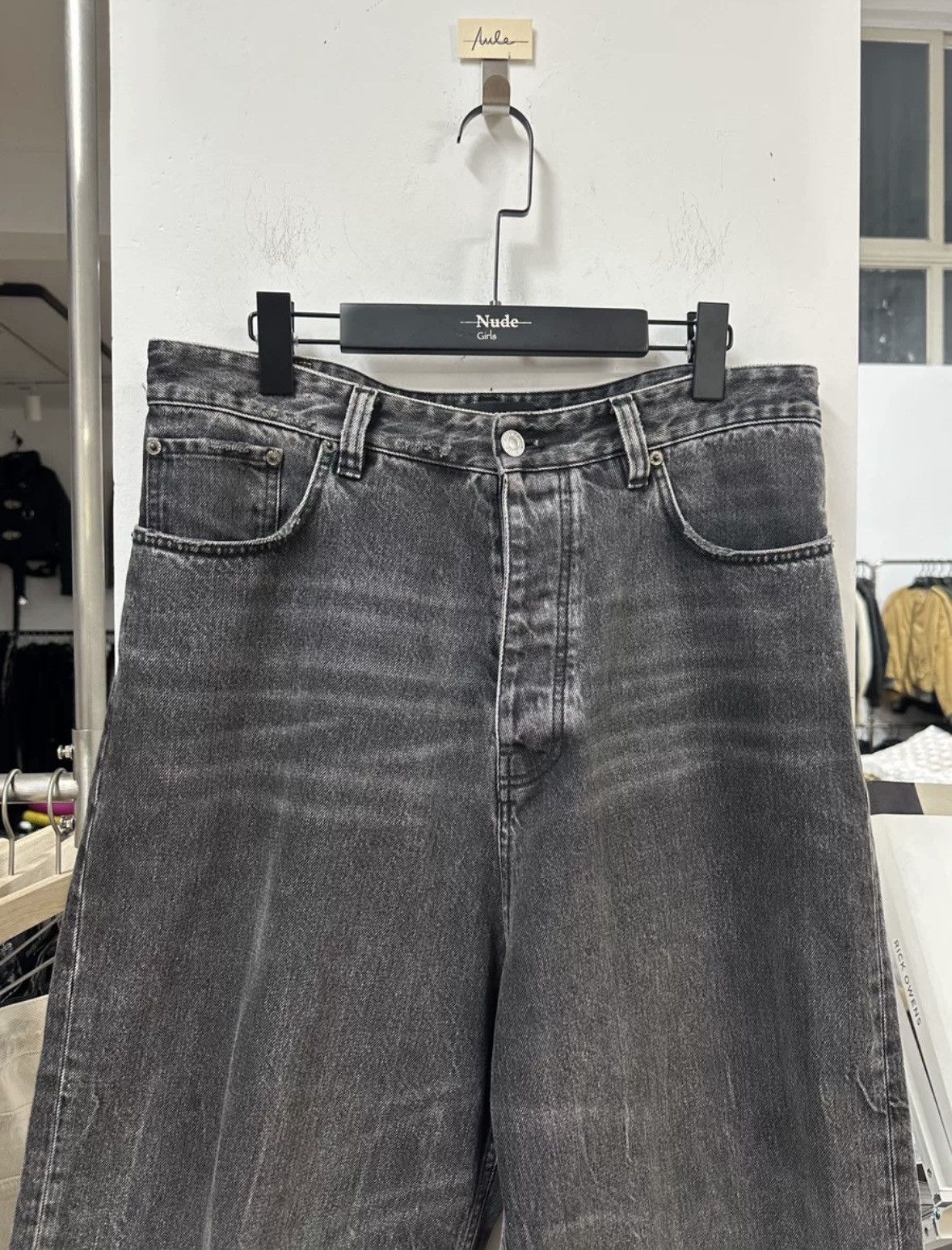Balenciaga Balenciaga washed denim capri pants Size US 30 / EU 46 - 1 Thumbnail