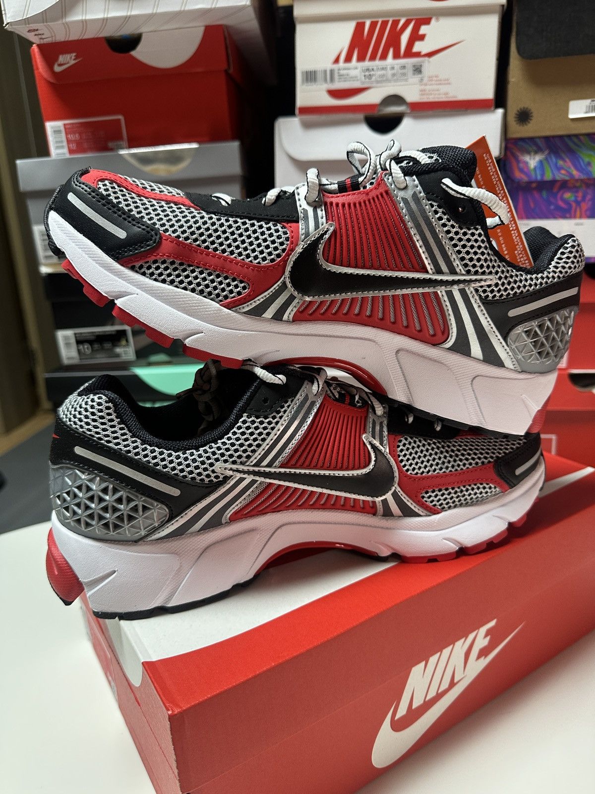 Nike NEW Vomero 5 Sz 10.5 Men, 12 Wmn Red Metallic Silver Black Size US 10.5 / EU 43-44 - 3 Thumbnail